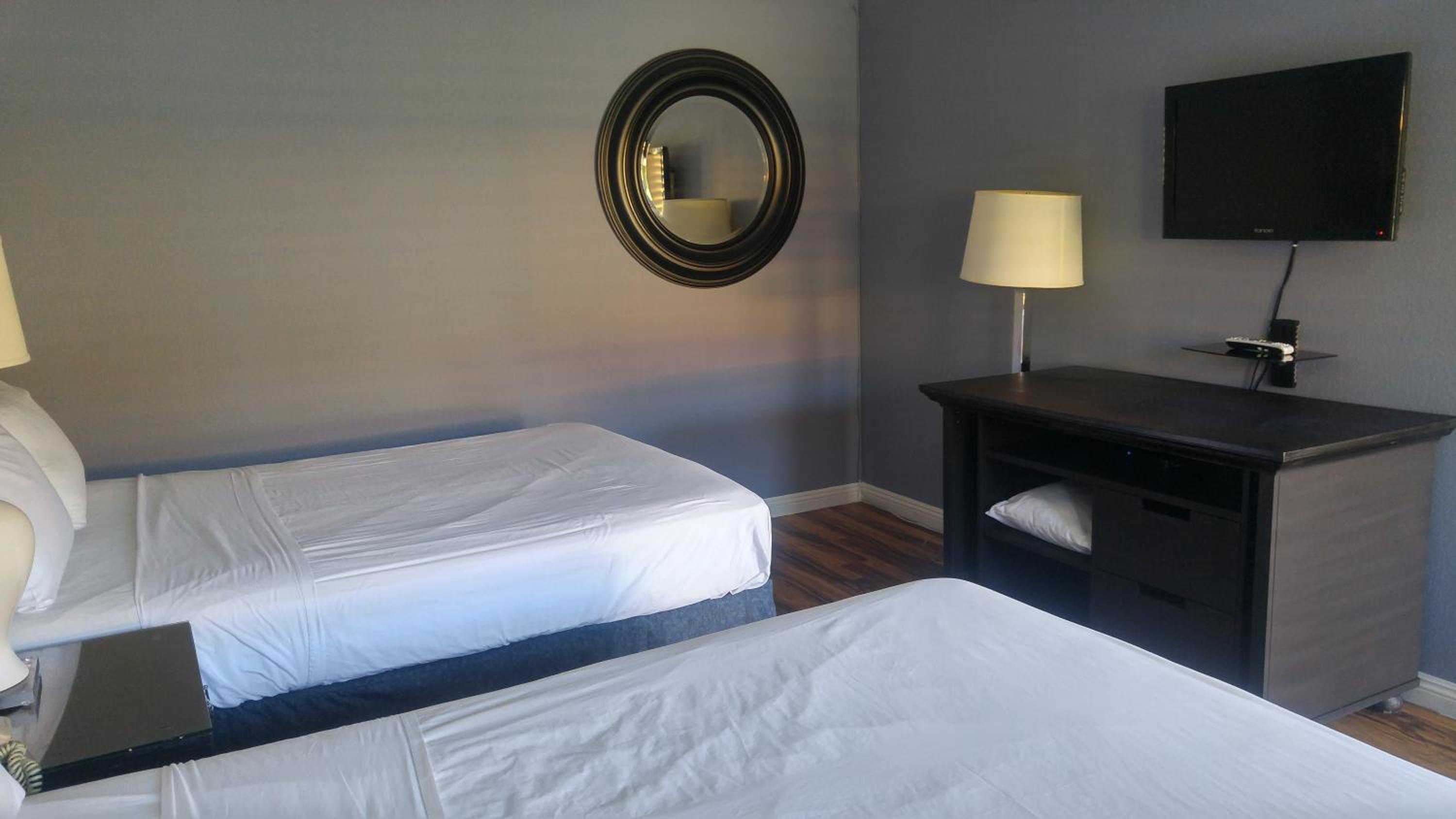 Queen Room with Two Queen Beds - Photo 1