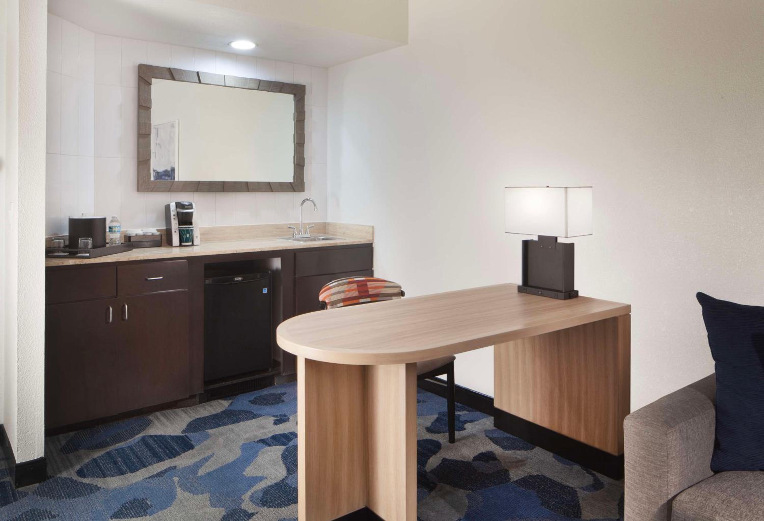 Suite with Two Double Beds and Bath Tub - Mobility Accessible - Photo 7