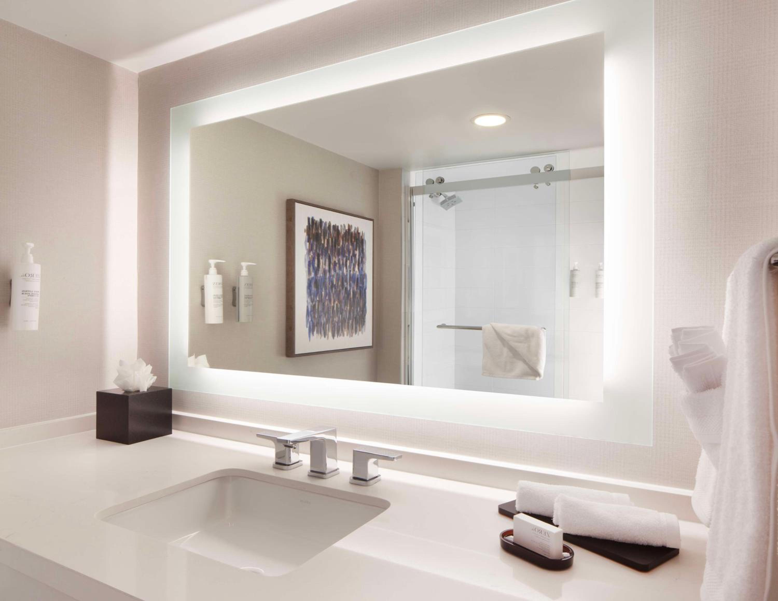 Suite with Two Double Beds and Bath Tub - Mobility Accessible - Photo 4