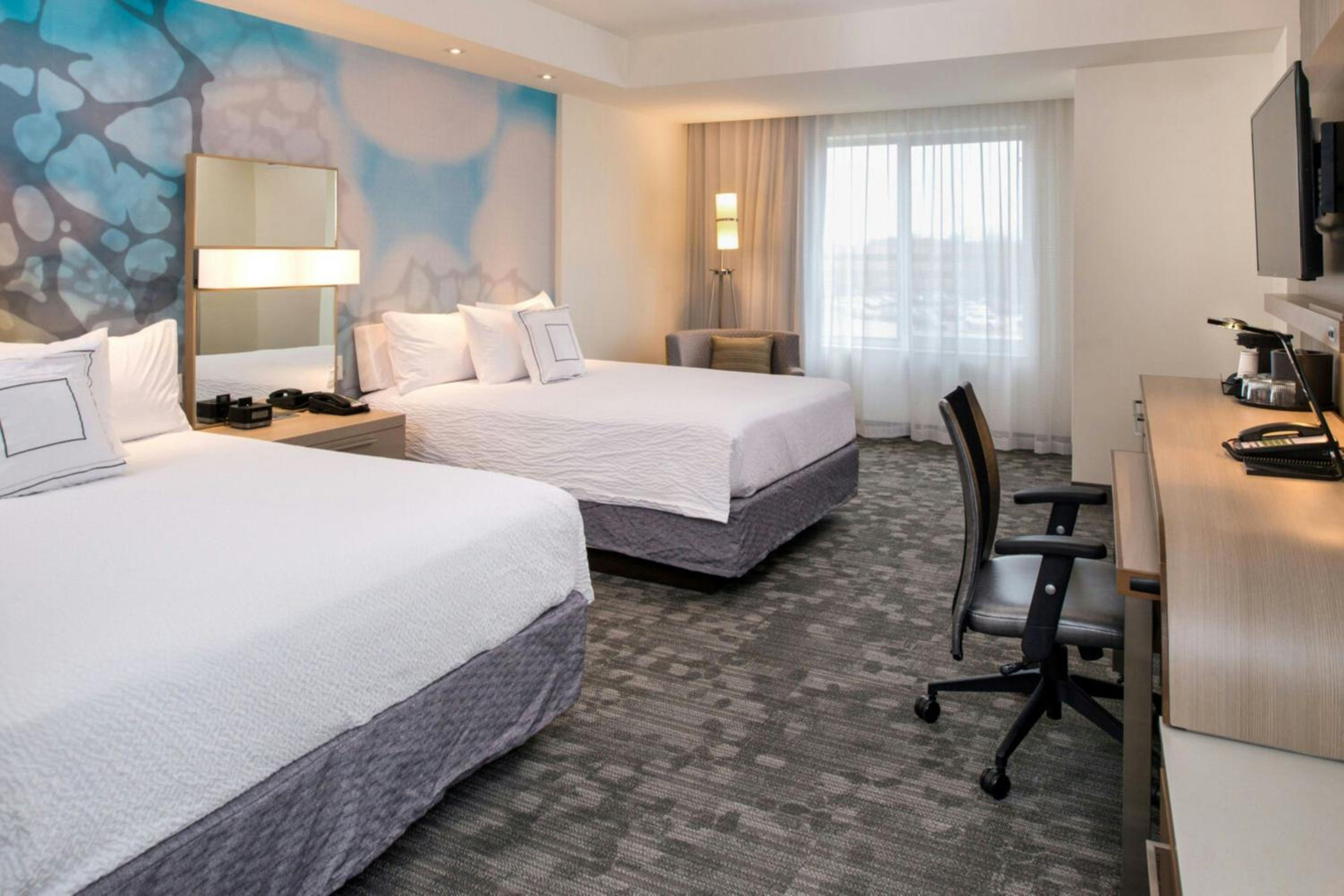 Queen Suite with Two Queen Beds and Bathtub - Mobility Access