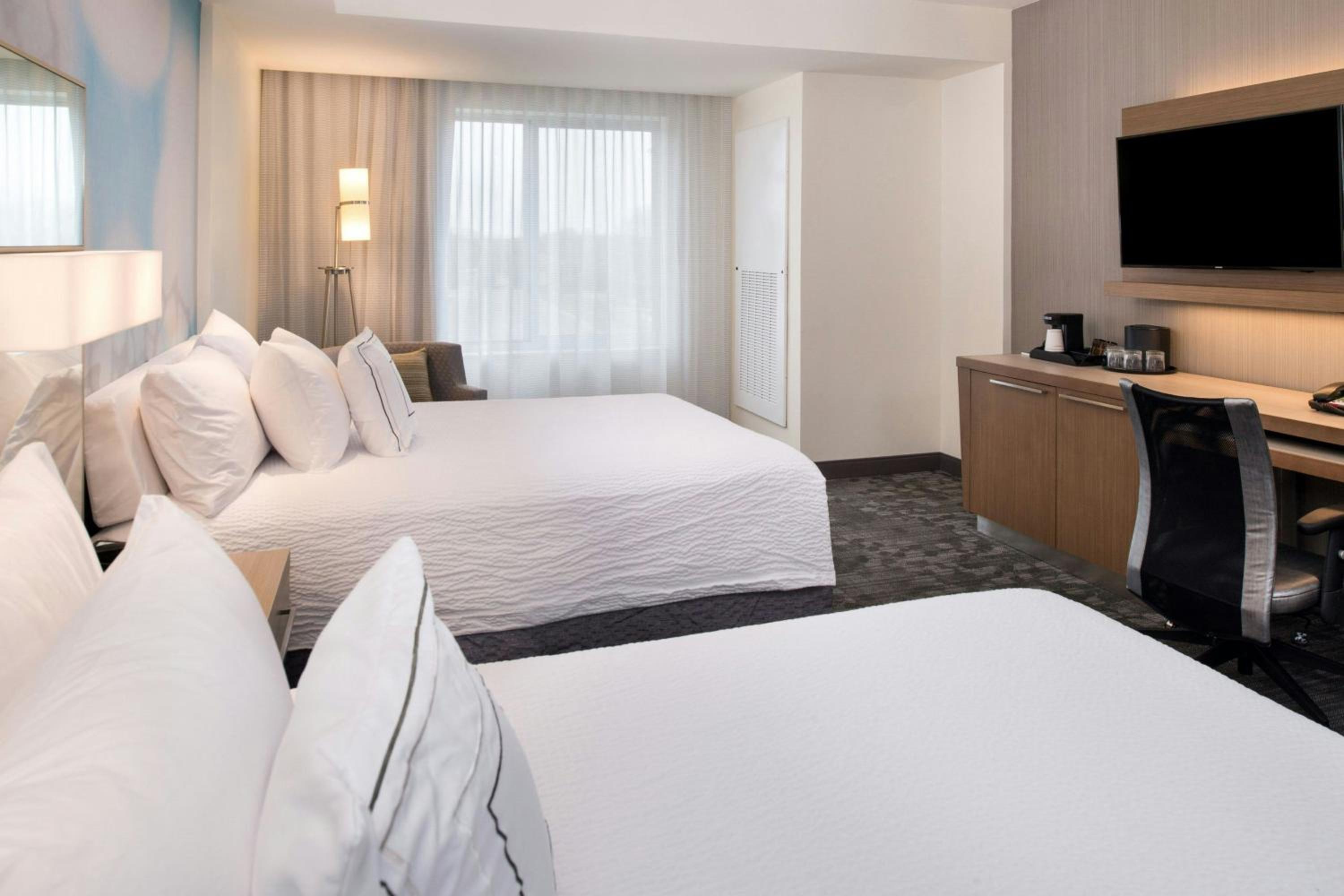 Queen Suite with Two Queen Beds and Bathtub - Mobility Access