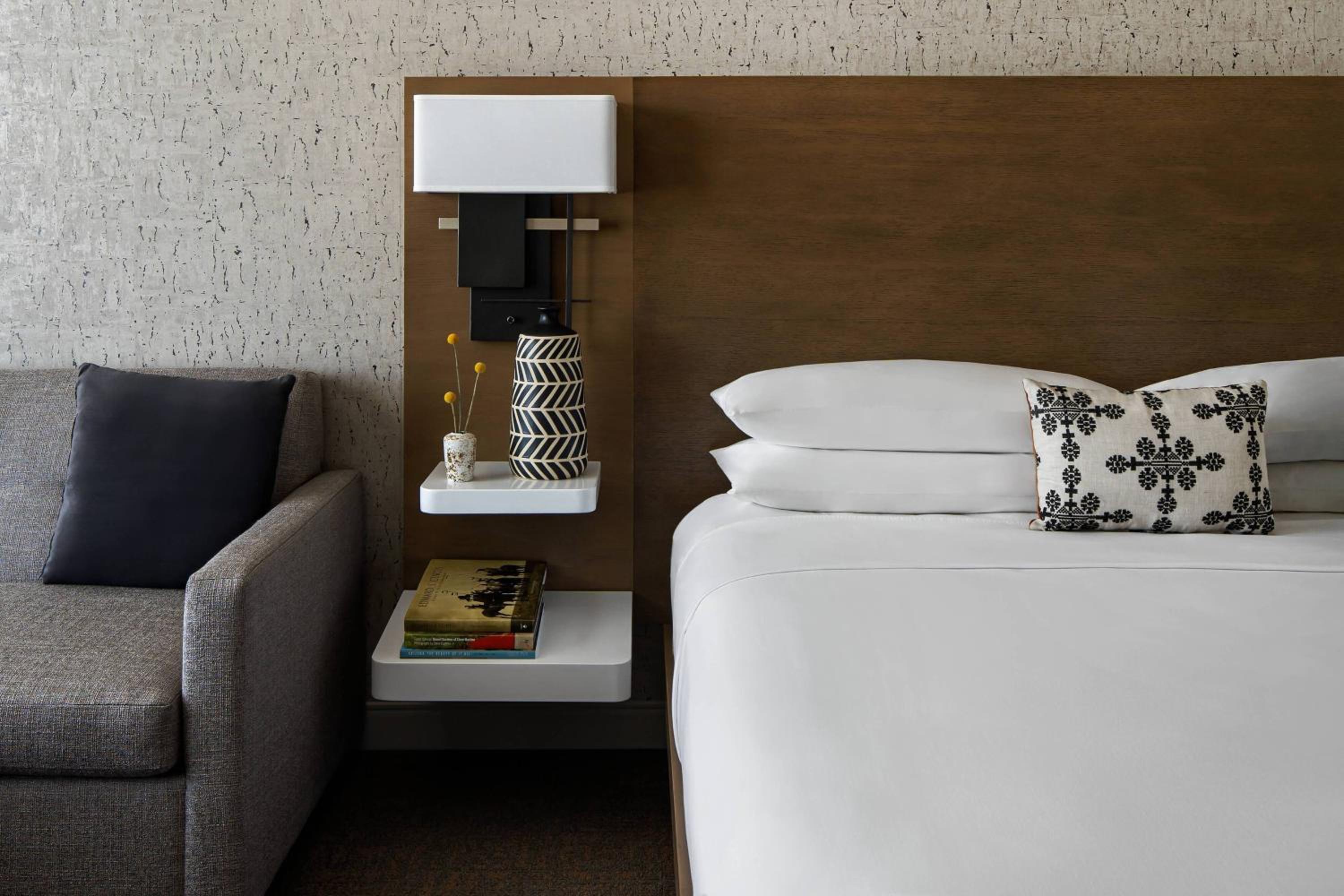 Guest room, 1 King, Alternate: sofa bed (Hearing Accessible) - Photo 3