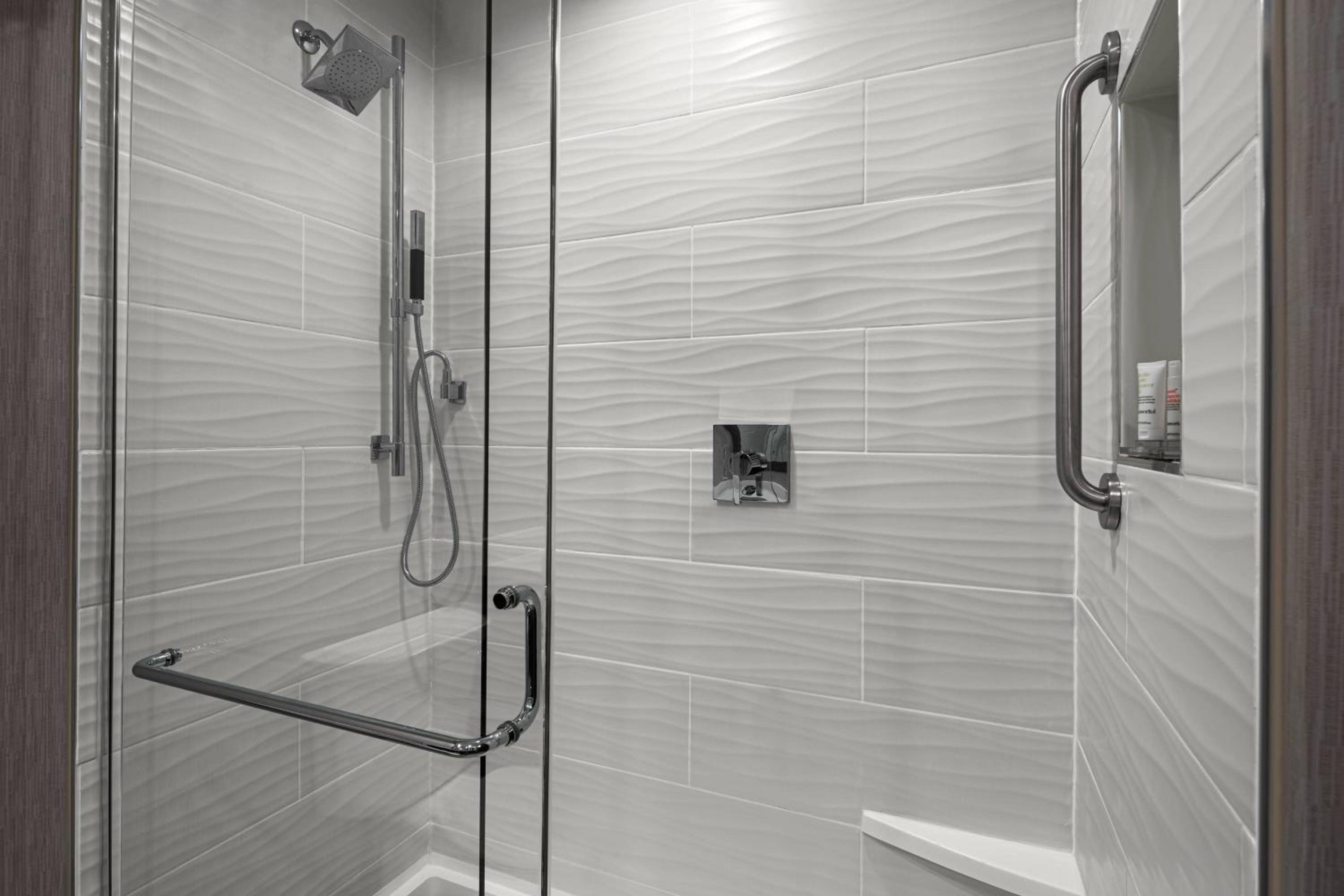 Guest room, 2 Queen, Mountain view (Mobility Accessible w/ Tub) - Photo 12