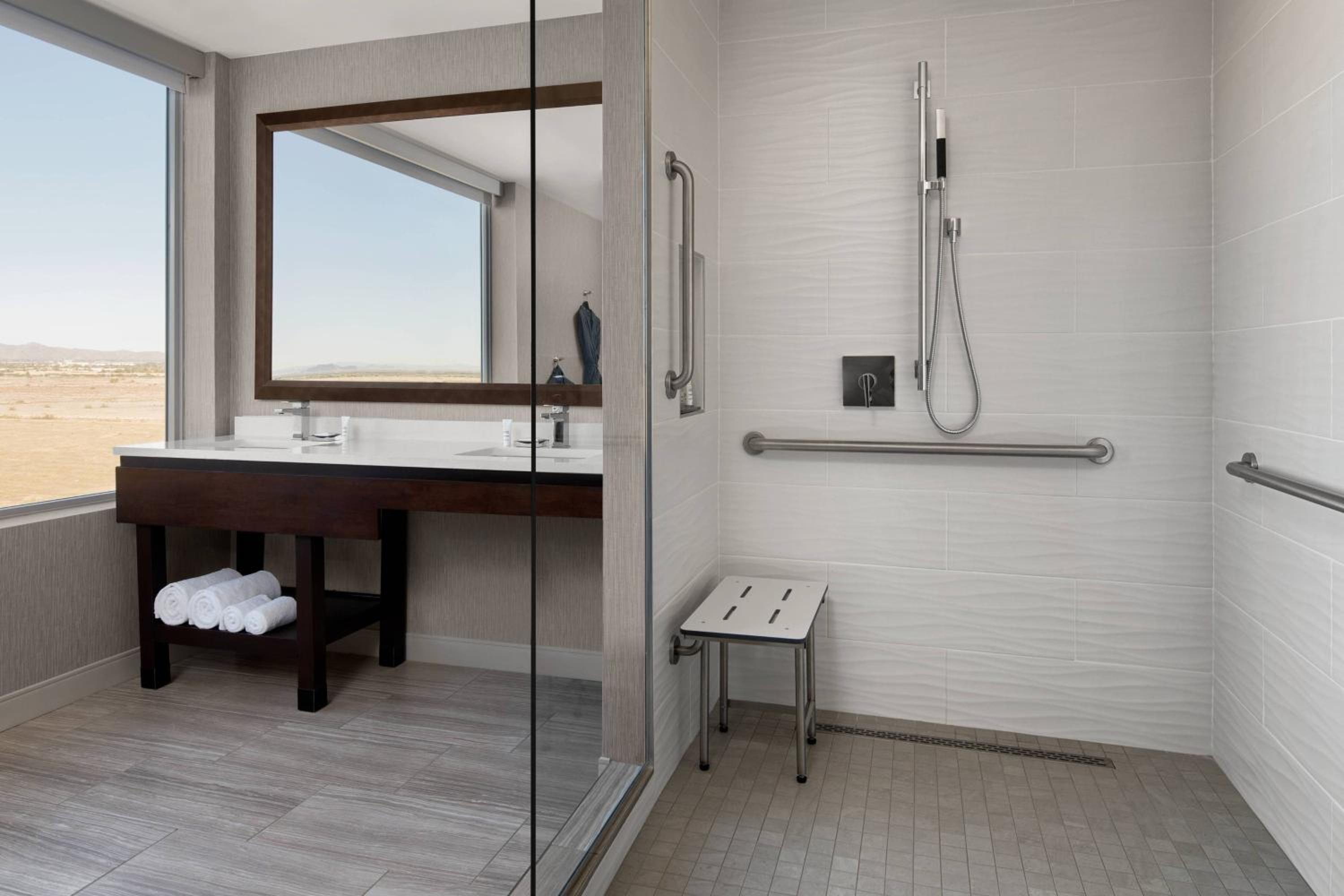 Guest room, 2 Queen, Mountain view (Mobility Accessible w/ Tub) - Photo 2