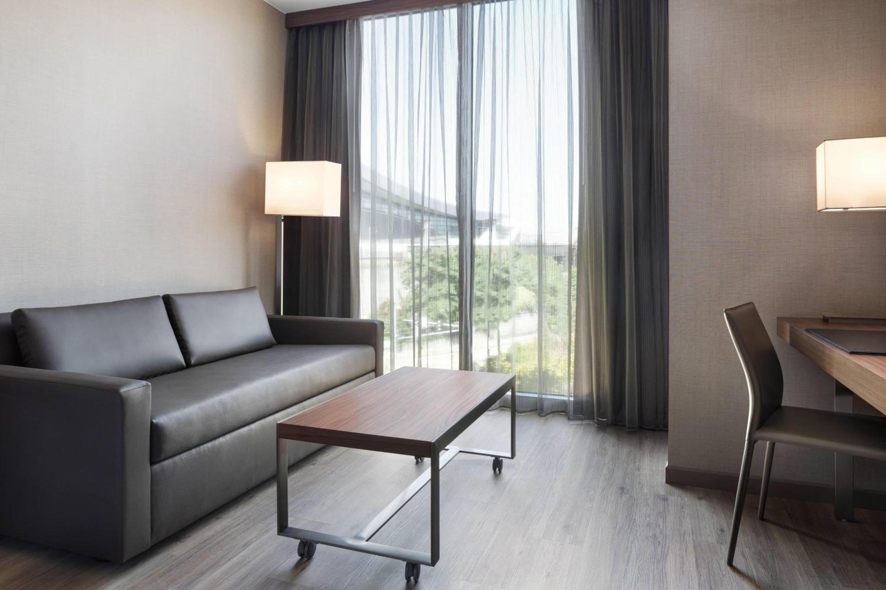 King Room with Roll-In Shower - Mobility Access/Hearing Accessible photo 1
