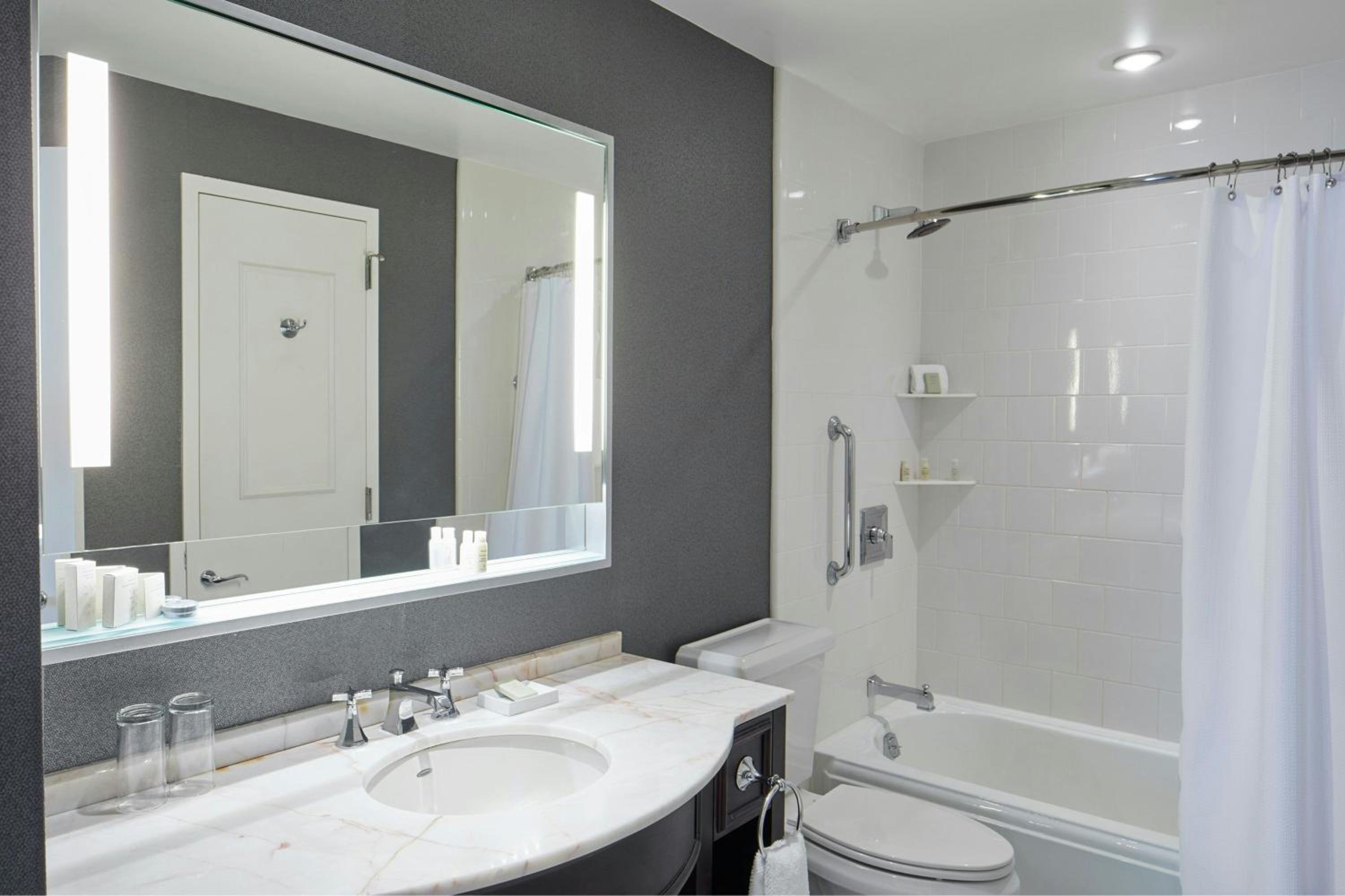 Queen Room with Two Queen Beds - Hearing Accessible - Photo 5