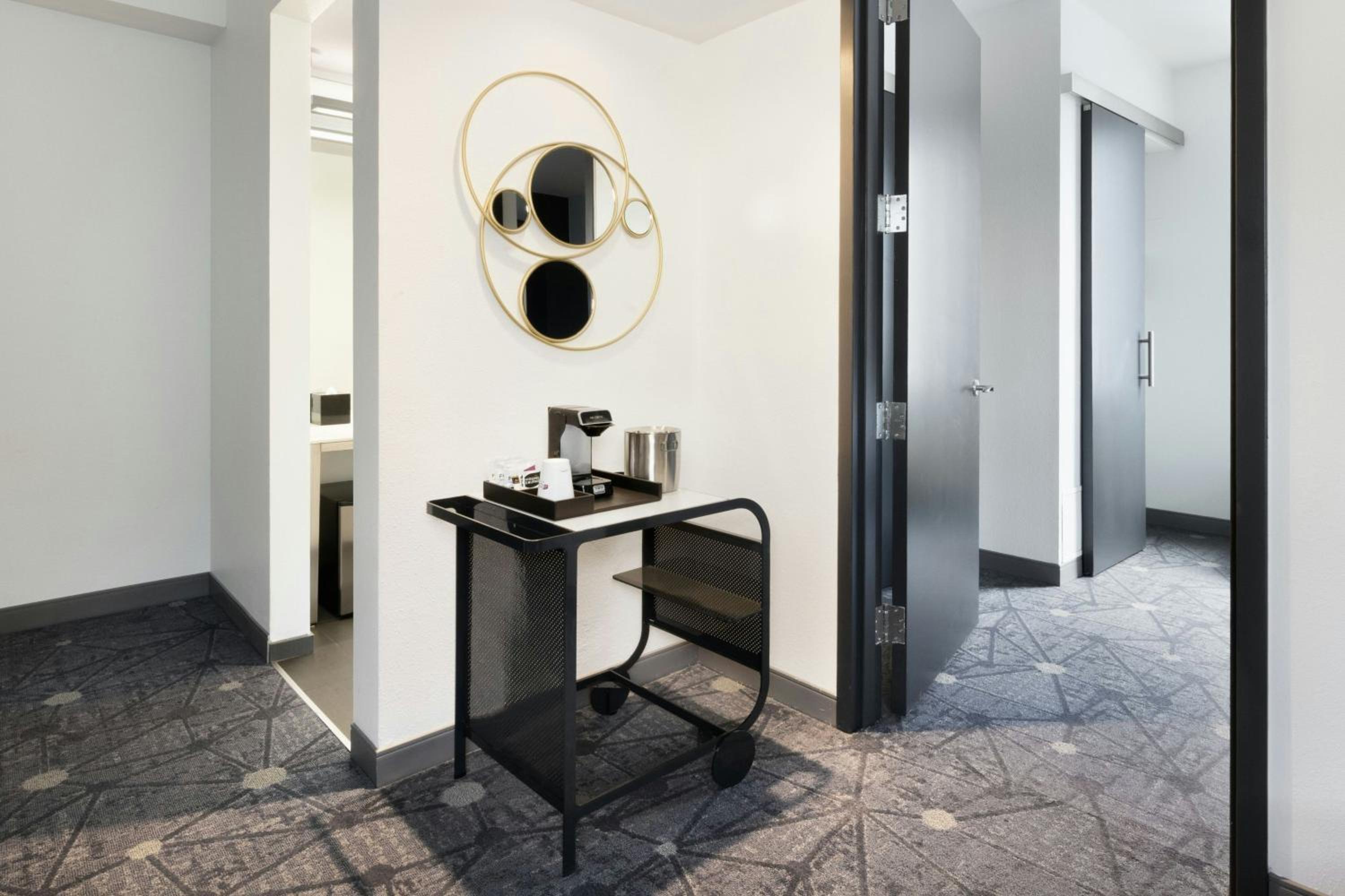 Small King Suite with Tub - Mobility Accessible photo 3