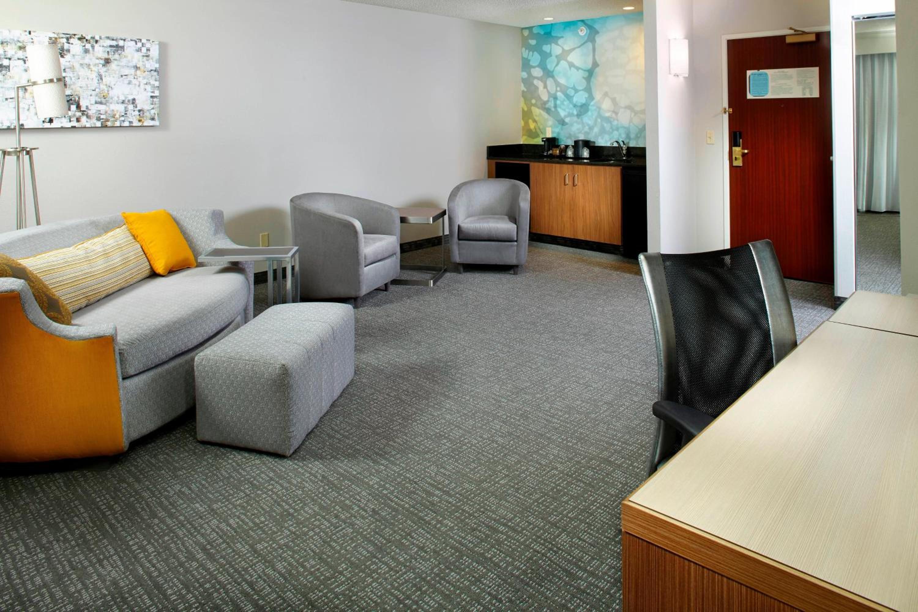 One-Bedroom King Suite with Sofa Bed - Photo 2
