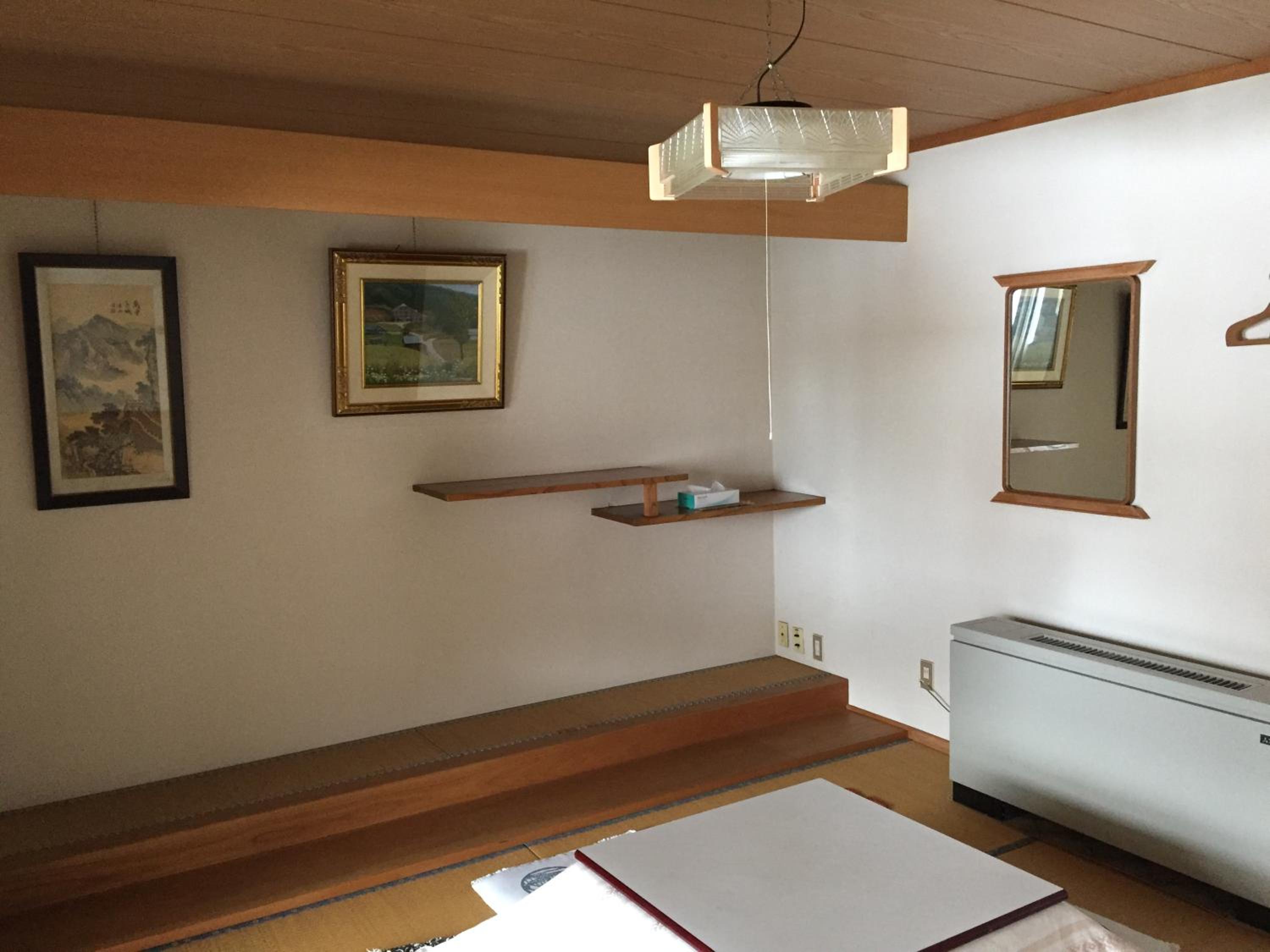 Japanese-Style Room with Shared Bathroom photo 3