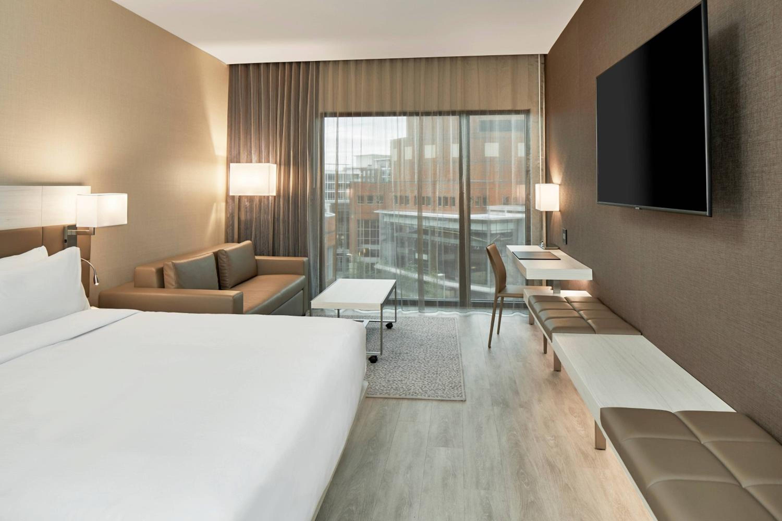 King Room with Sofa Bed - Photo 2
