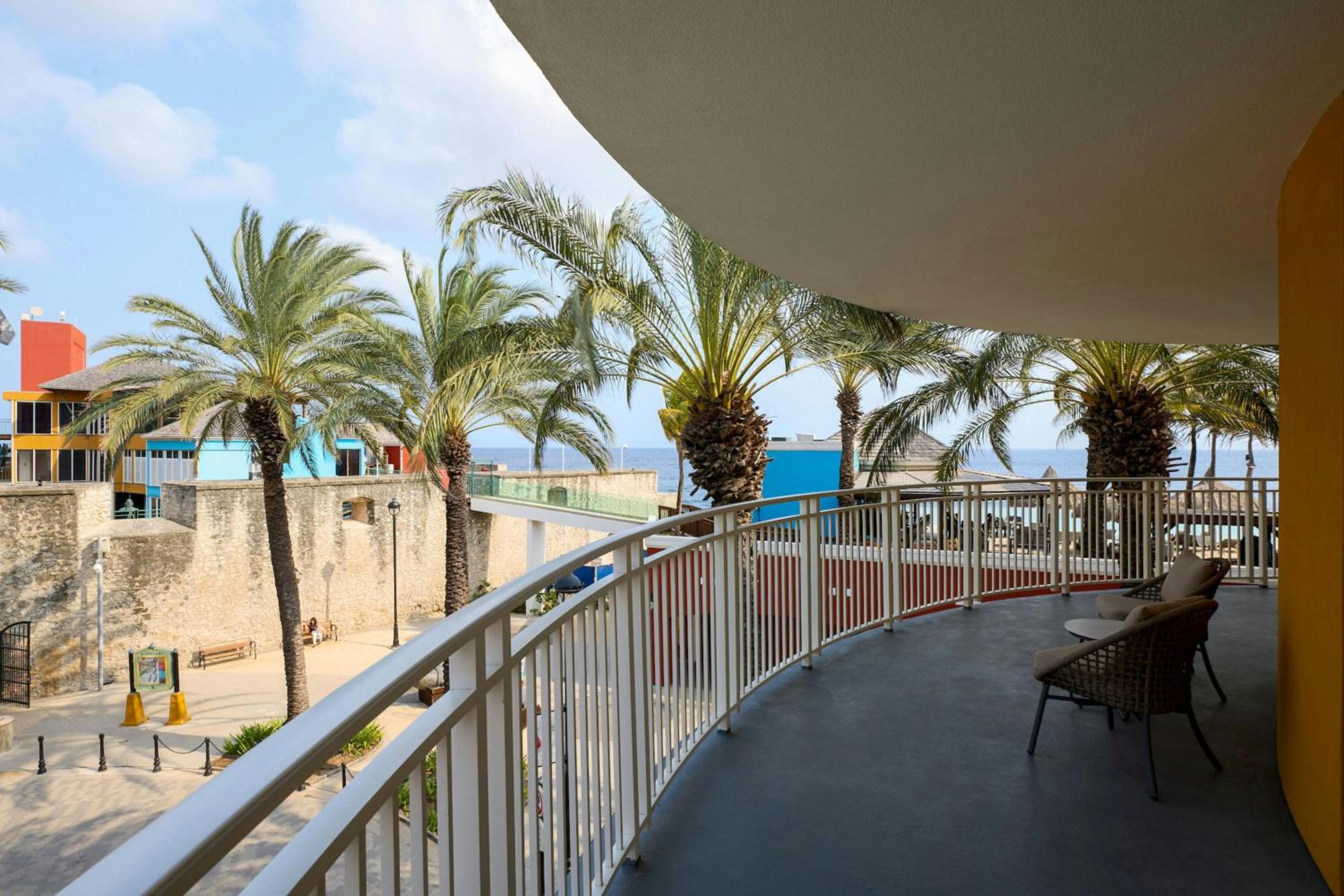Executive One-Bedroom King Suite with Resort View - Photo 4