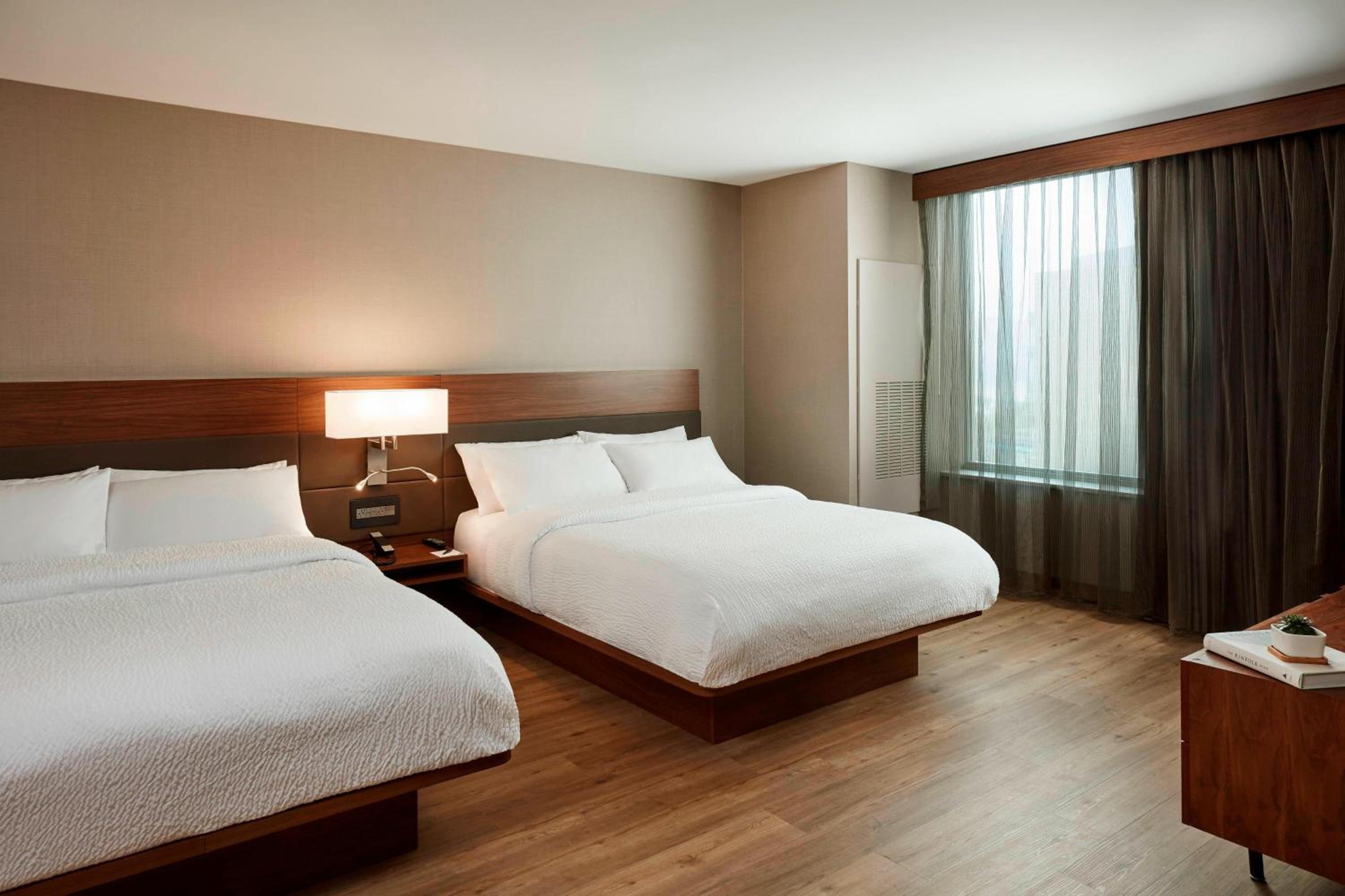 One-Bedroom Queen Suite with Two Queen Beds and Bathtub - Mobility Access