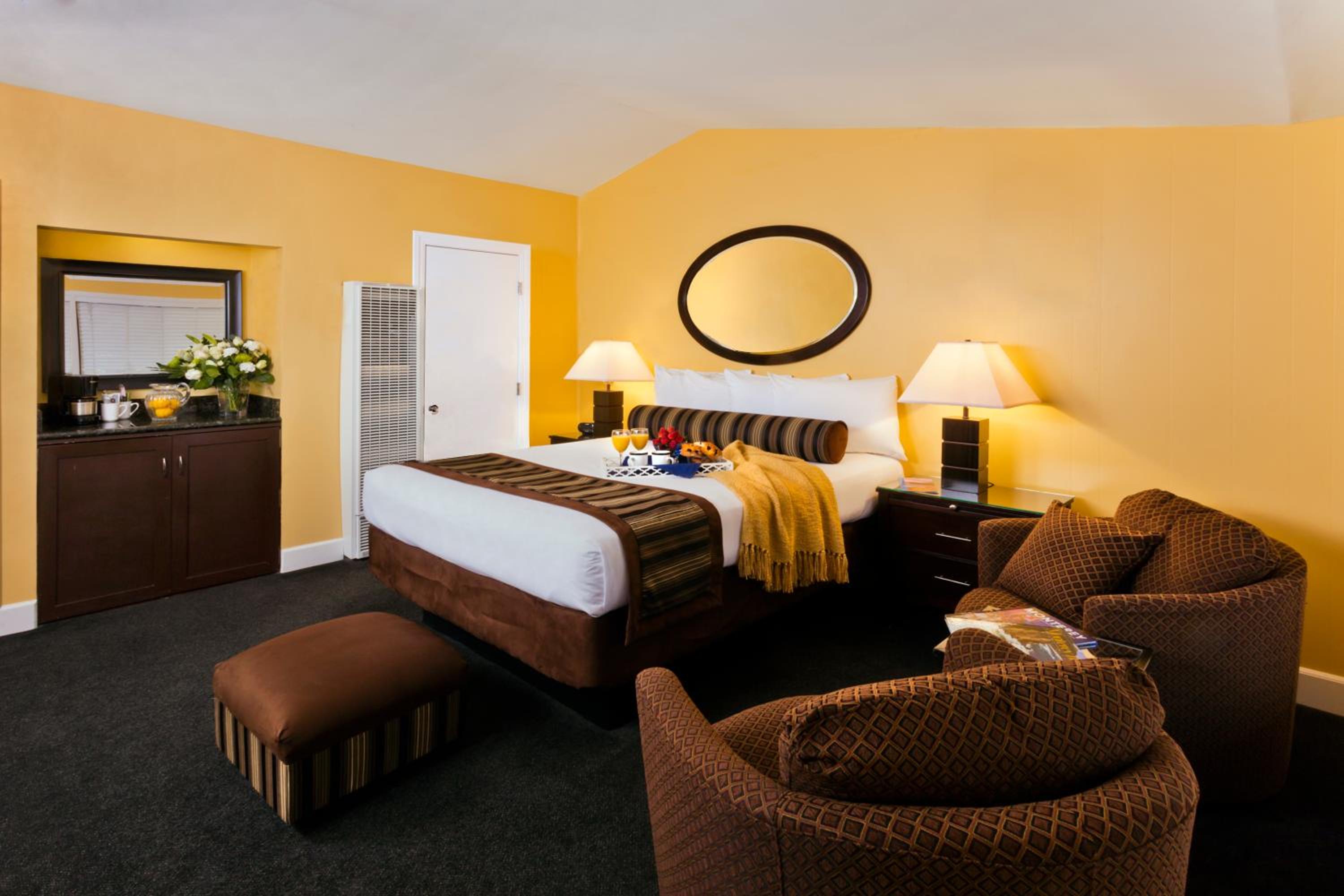 Standard King Room photo 2