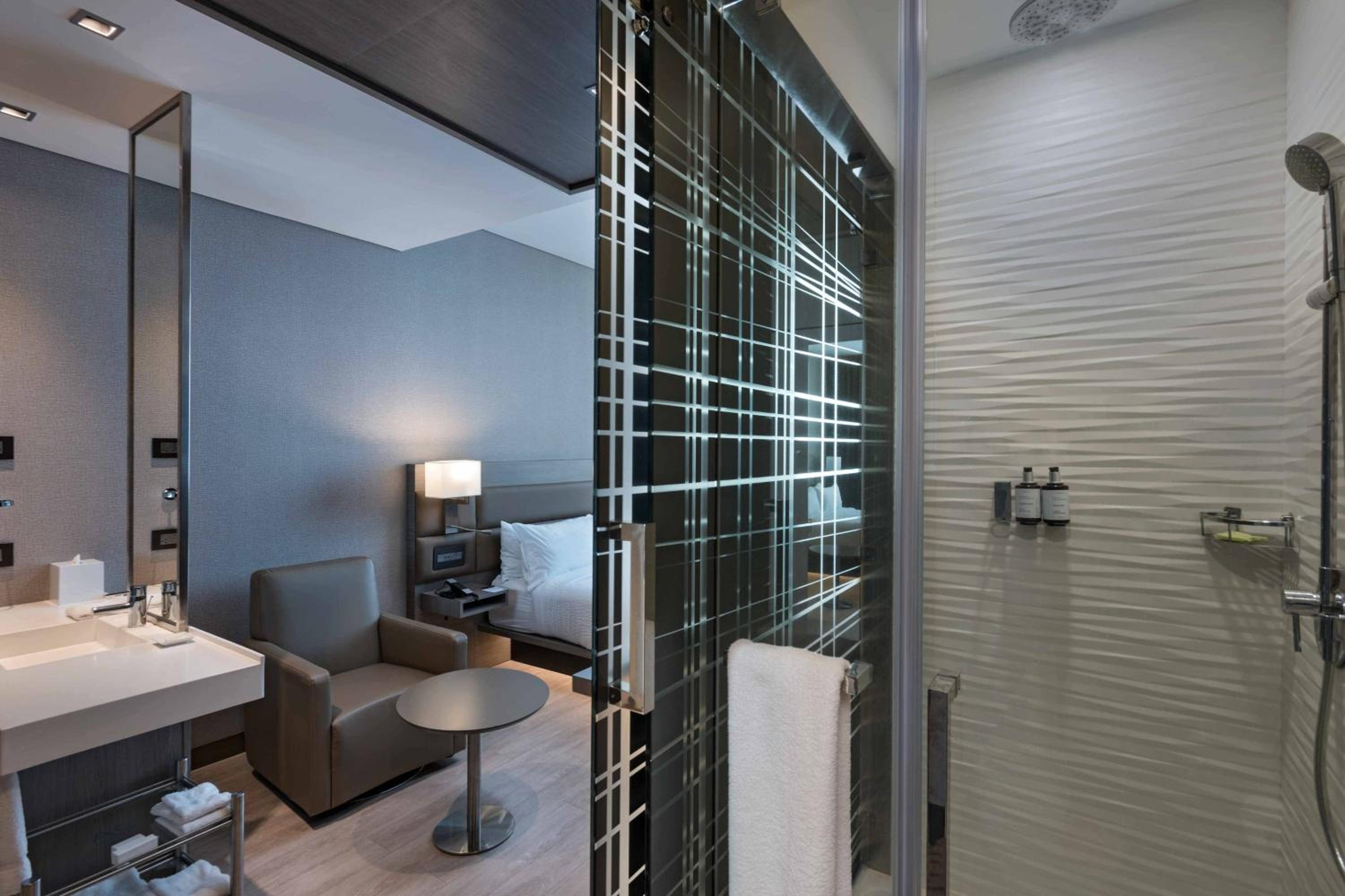 Double Room with Balcony - Photo 3