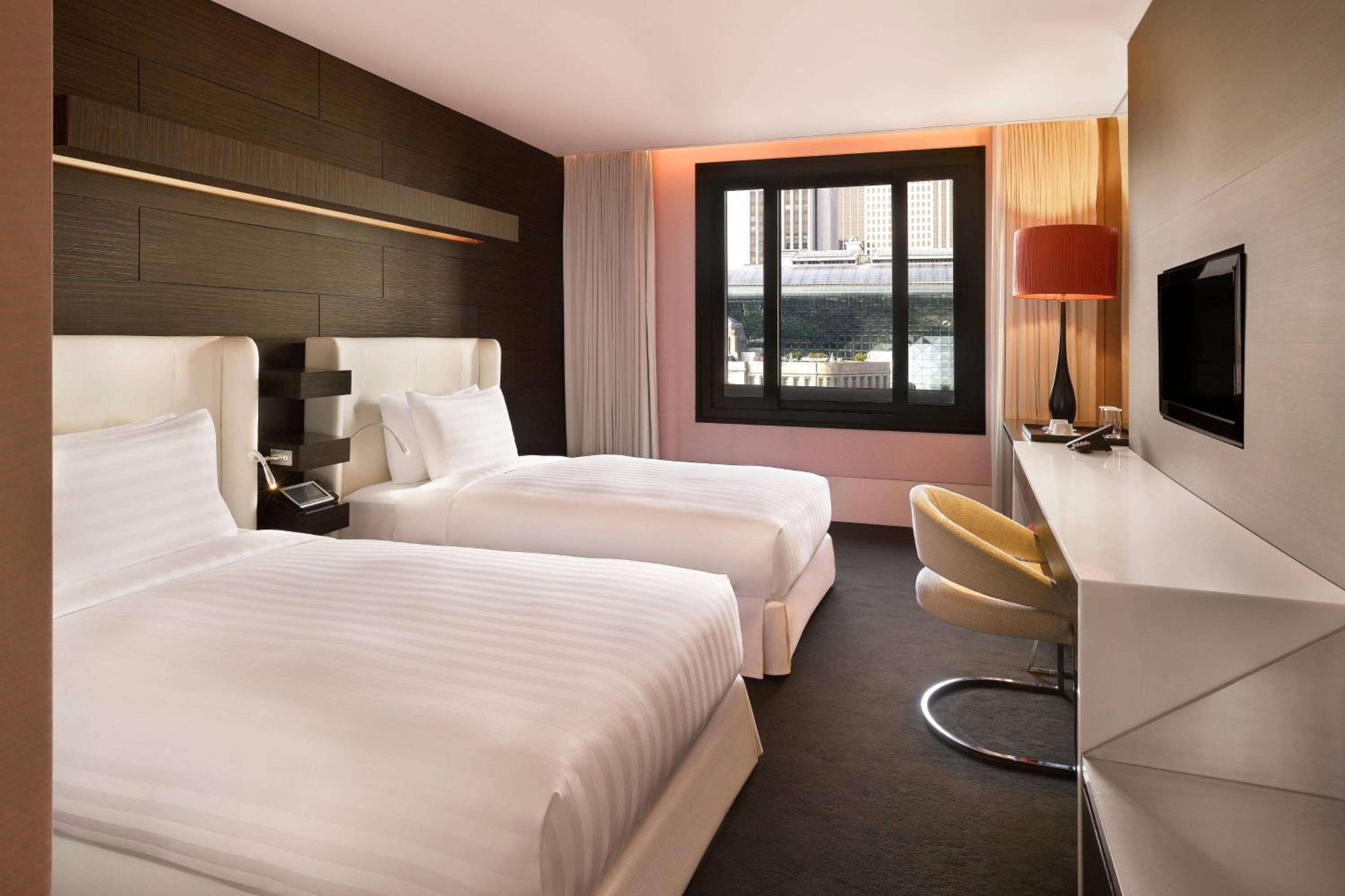 Club Deluxe Twin, Club lounge access, Guest room - Photo 5