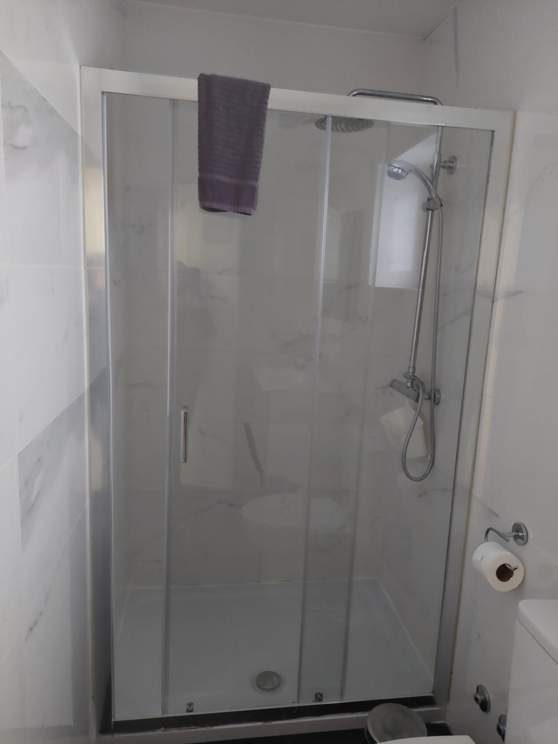 Quadruple Room with Bathroom - Photo 7