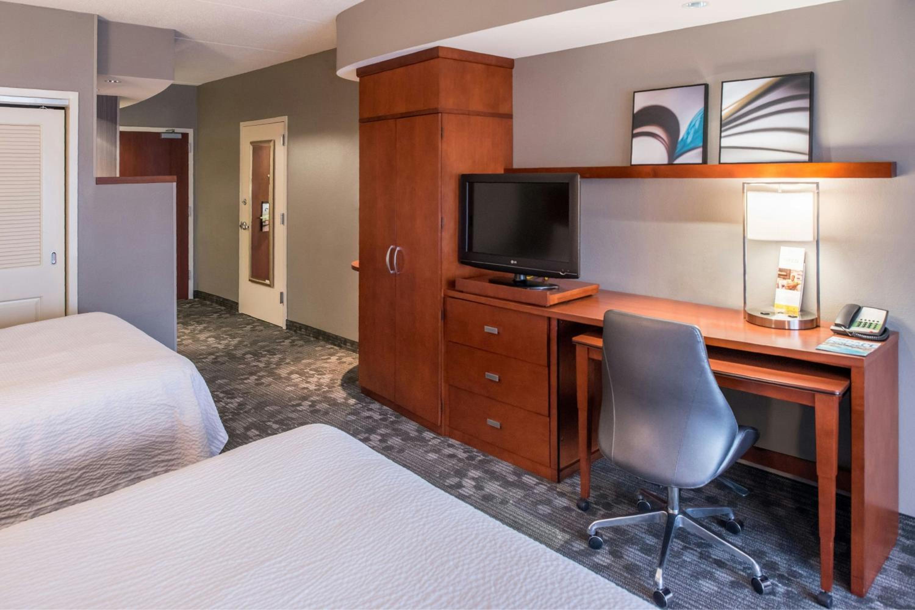 Queen Room with Two Queen Beds - Hearing Accessible - Photo 2