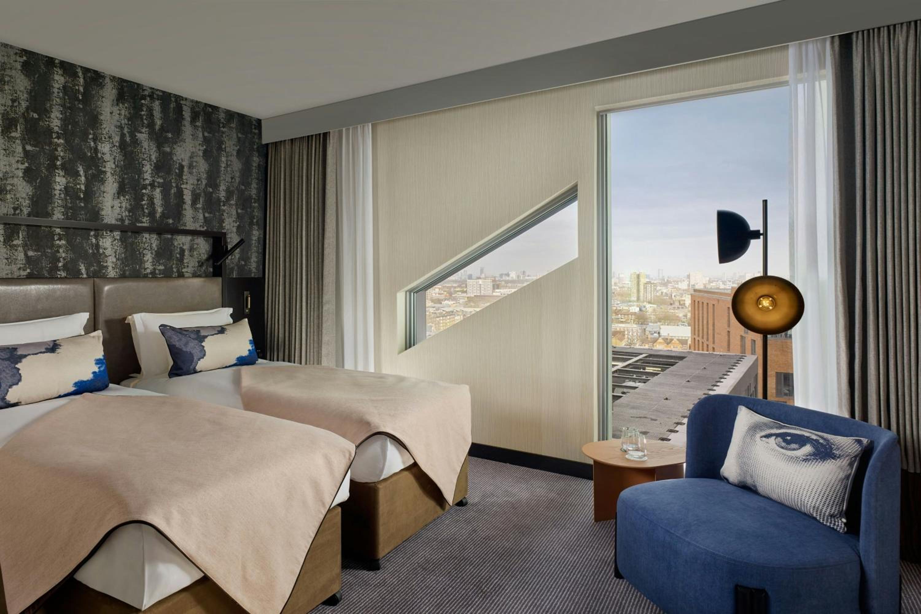 Sky High Twin Room with Skyline View