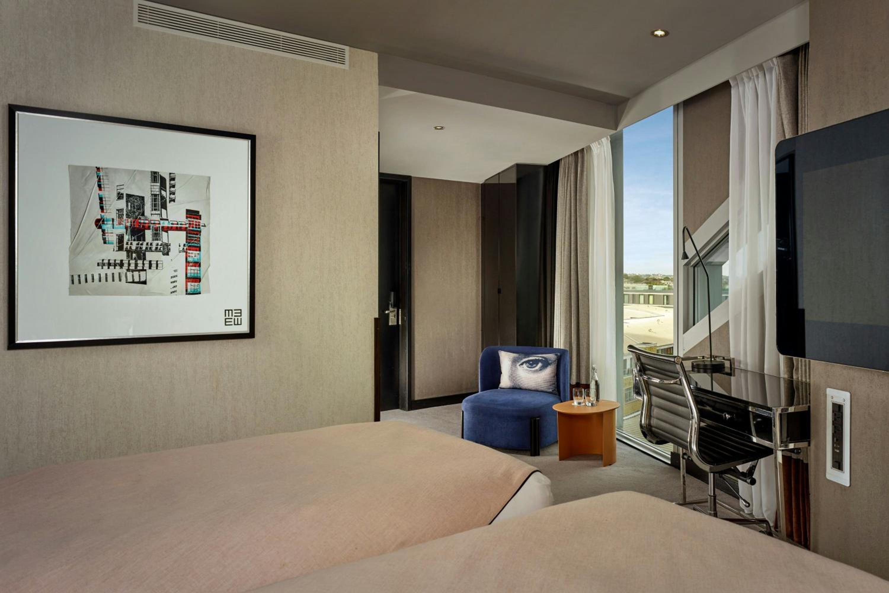 Sky High Twin Room with Skyline View