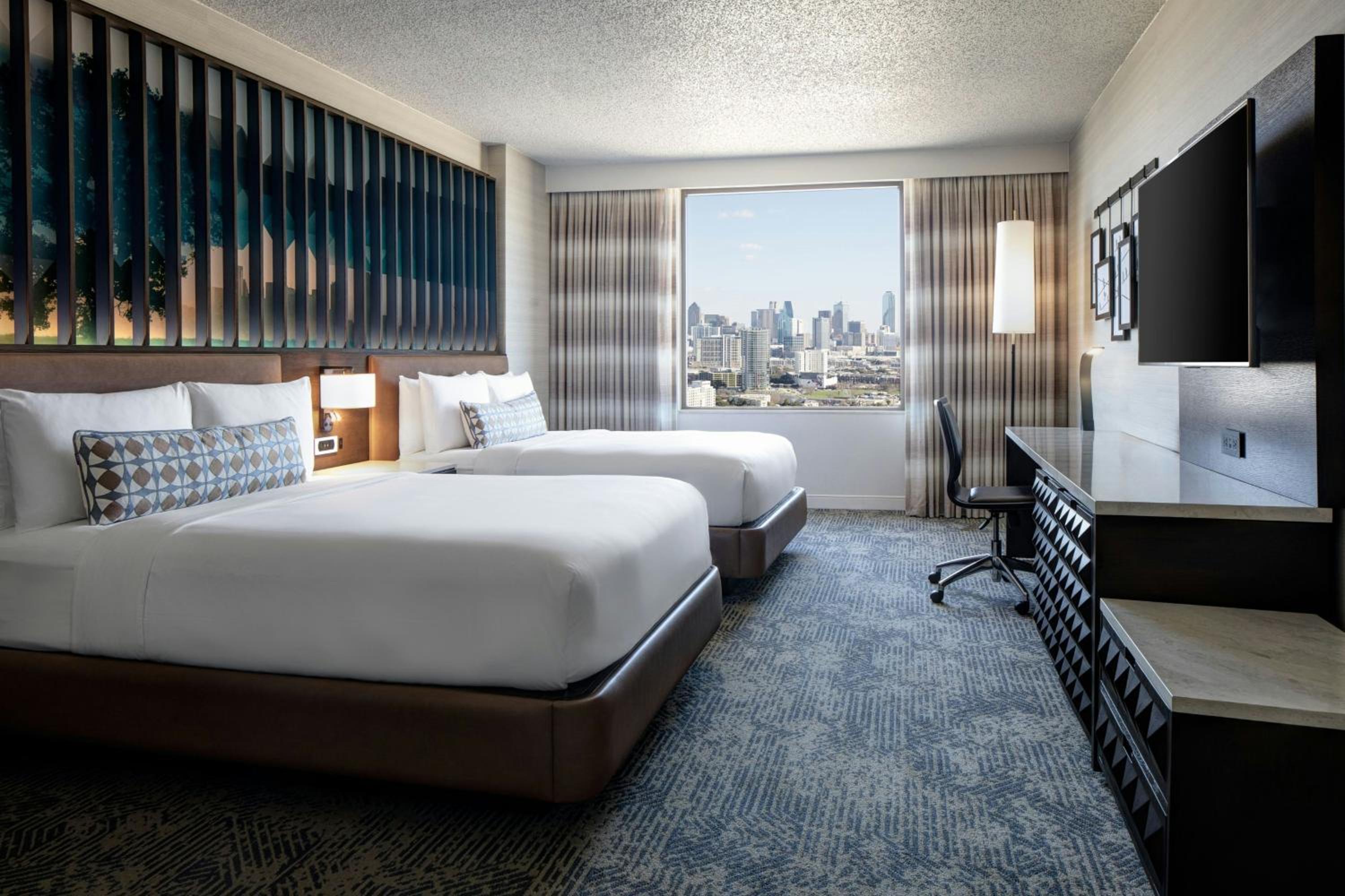 Queen Room with Two Queen Beds and Balcony - Hearing Accessible - Photo 2
