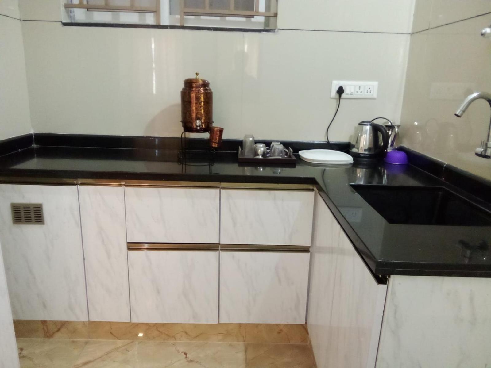One-Bedroom Apartment with Balcony and City View photo 3