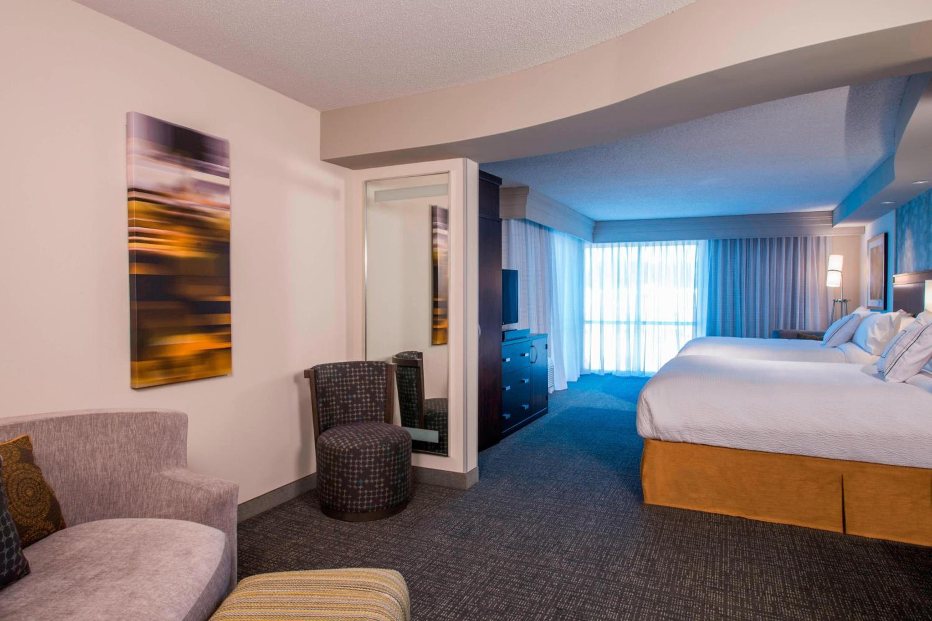 Queen Suite with Two Queen Beds and Sofa Bed photo 3