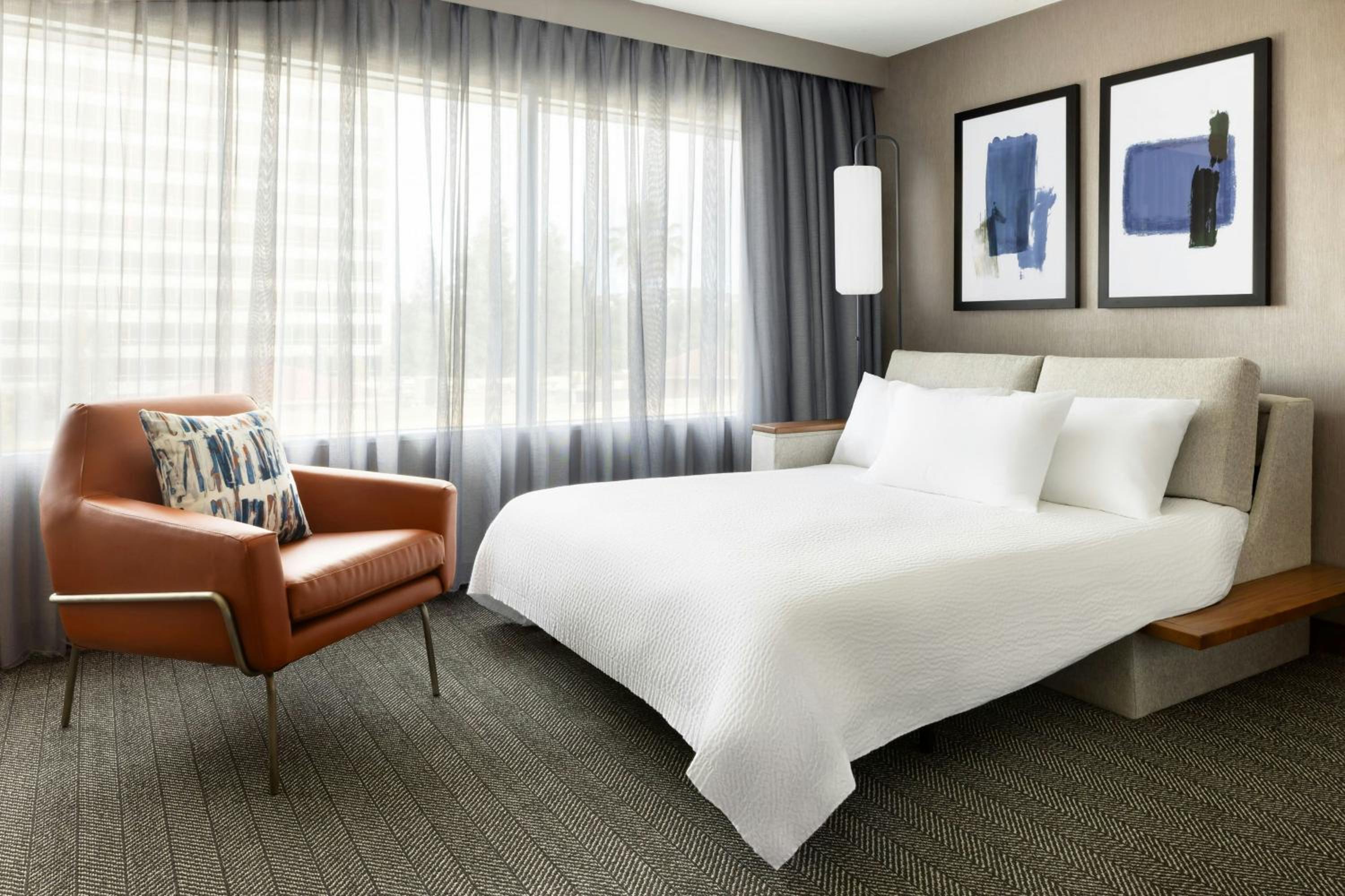 King Room with Sofa Bed - Hearing Accessible - Photo 7