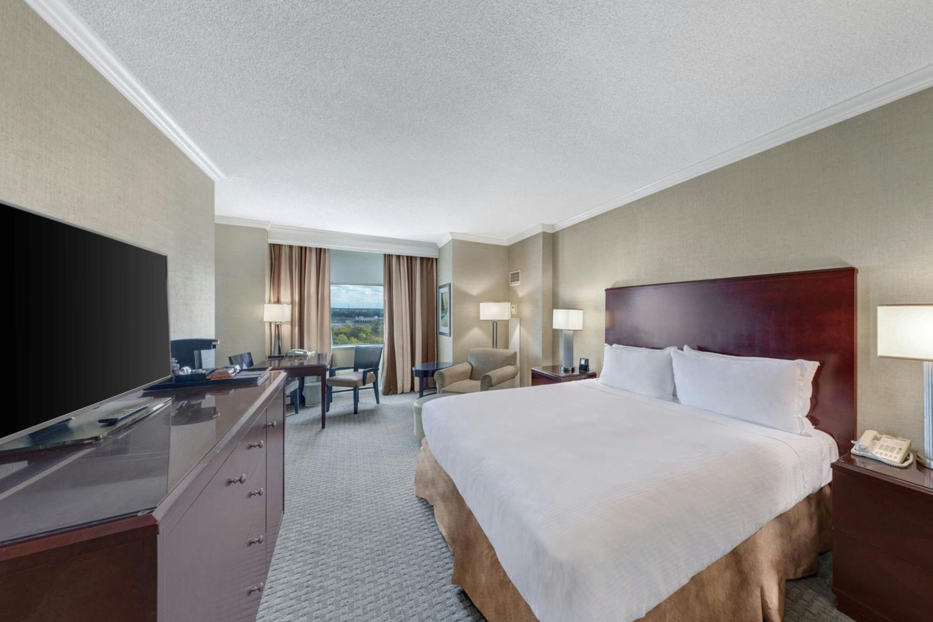 King Room with Roll-in Shower - Mobility and Hearing Accessible photo 2