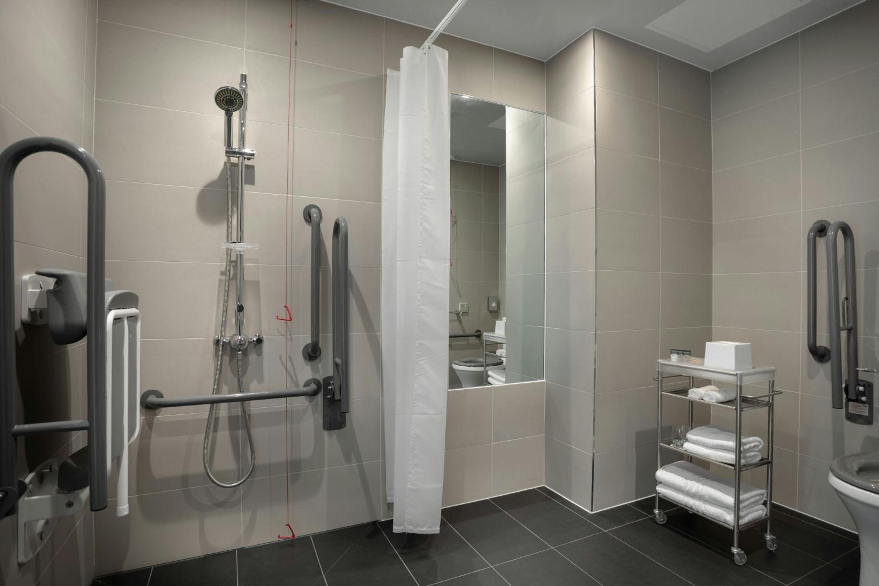 Aloft Queen Room - Accessible