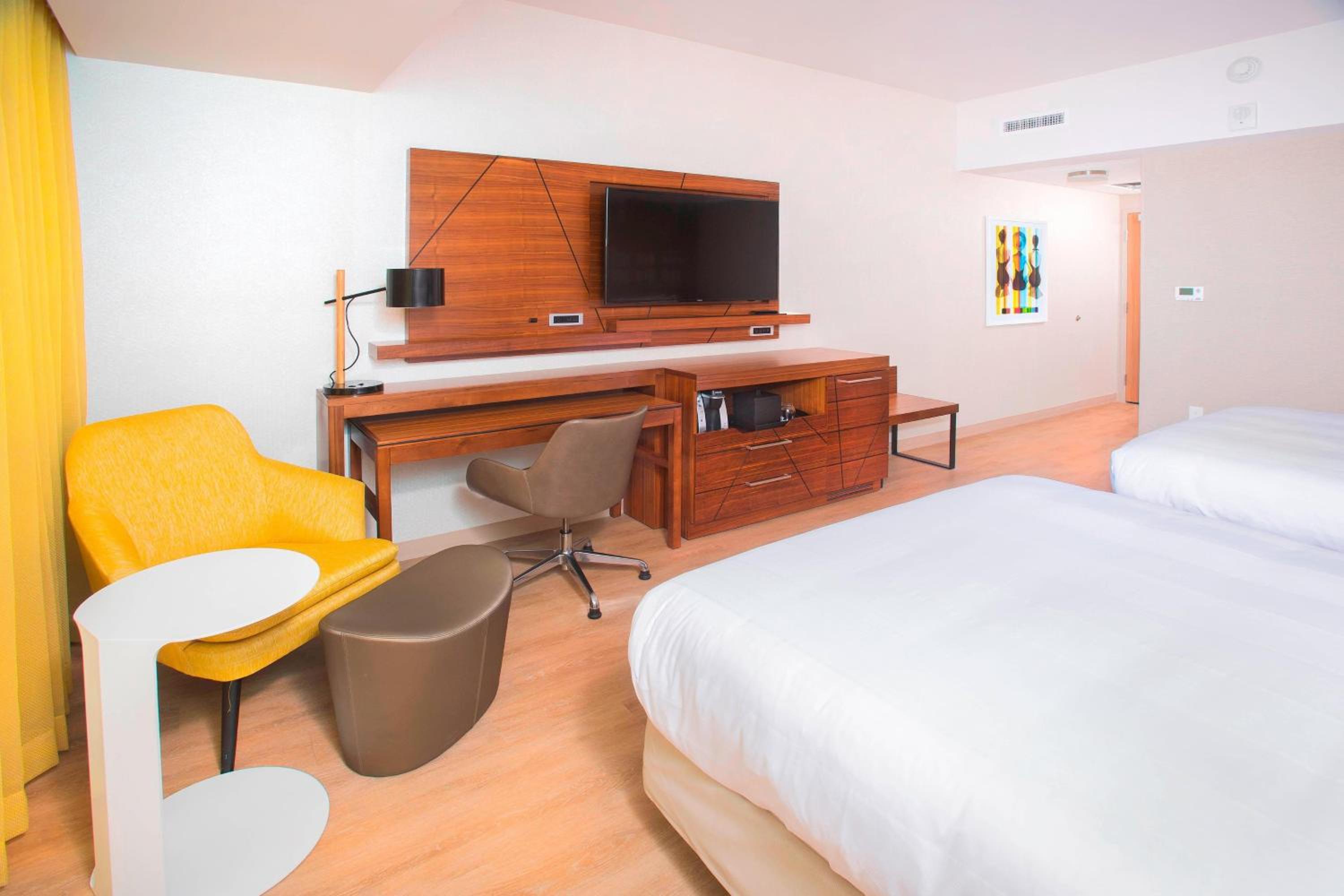 Queen Room with Two Queen Beds and Bathtub - Mobility Access/Hearing Accessible photo 2