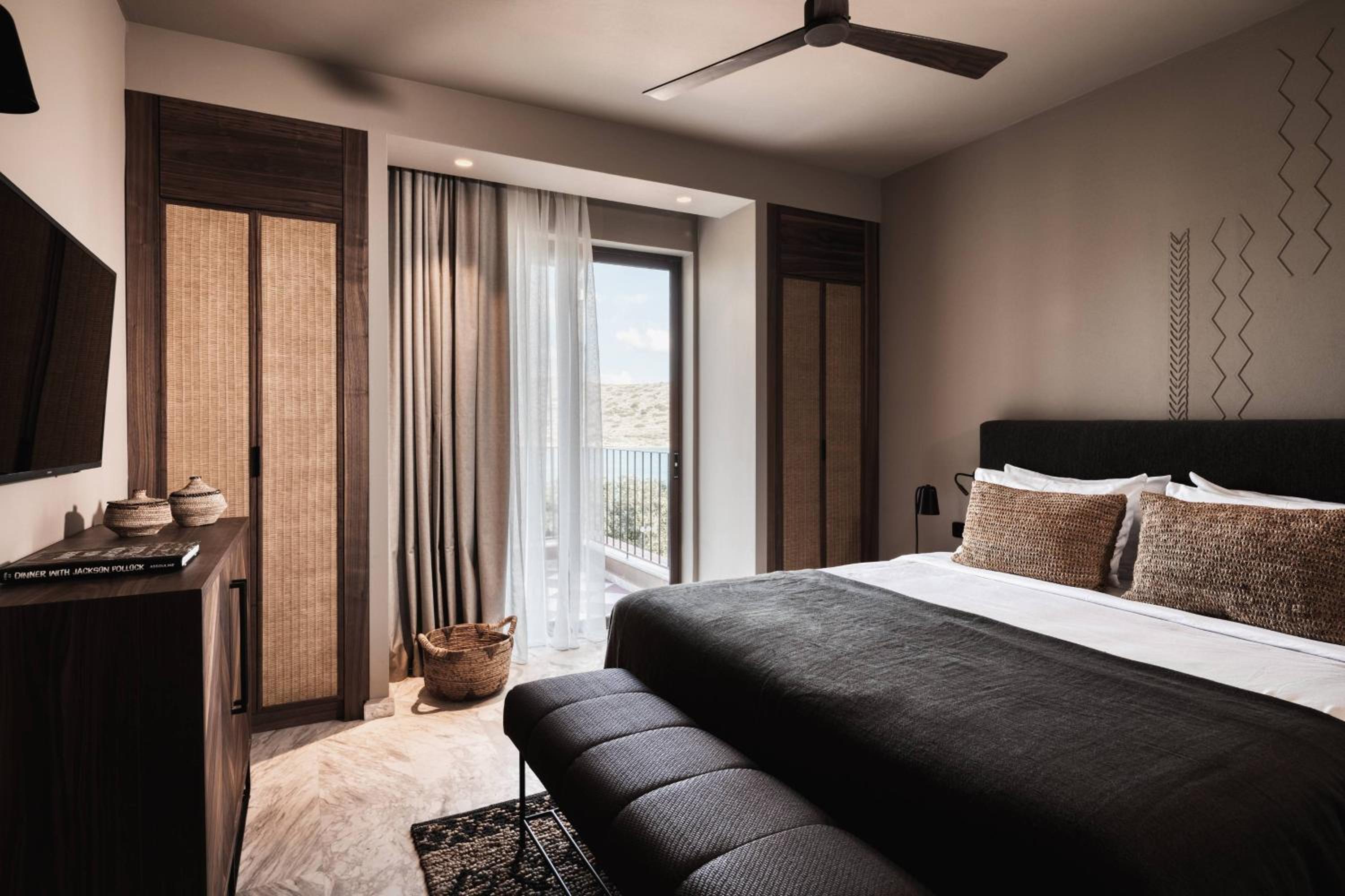 Family Suite Sea View with Outdoor Hot Tub