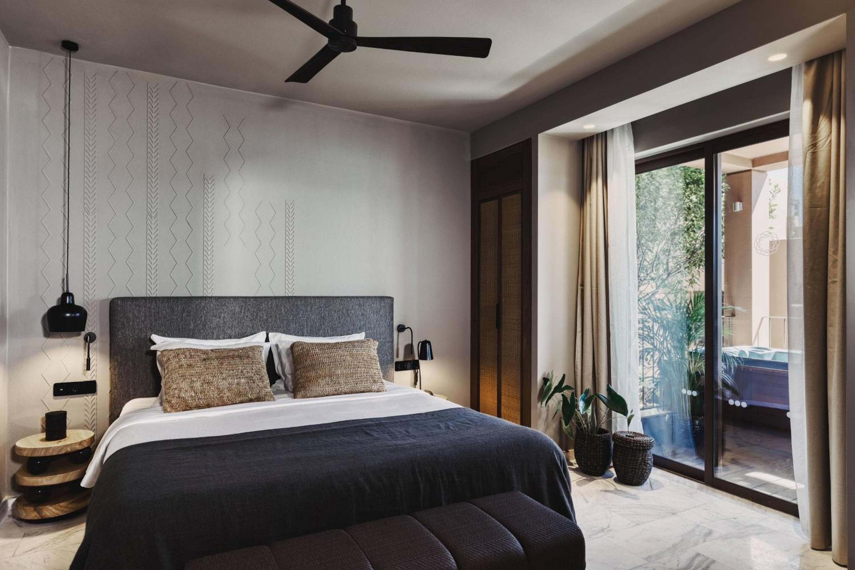 Premium One-Bedroom Suite with Garden View thumbnail 5