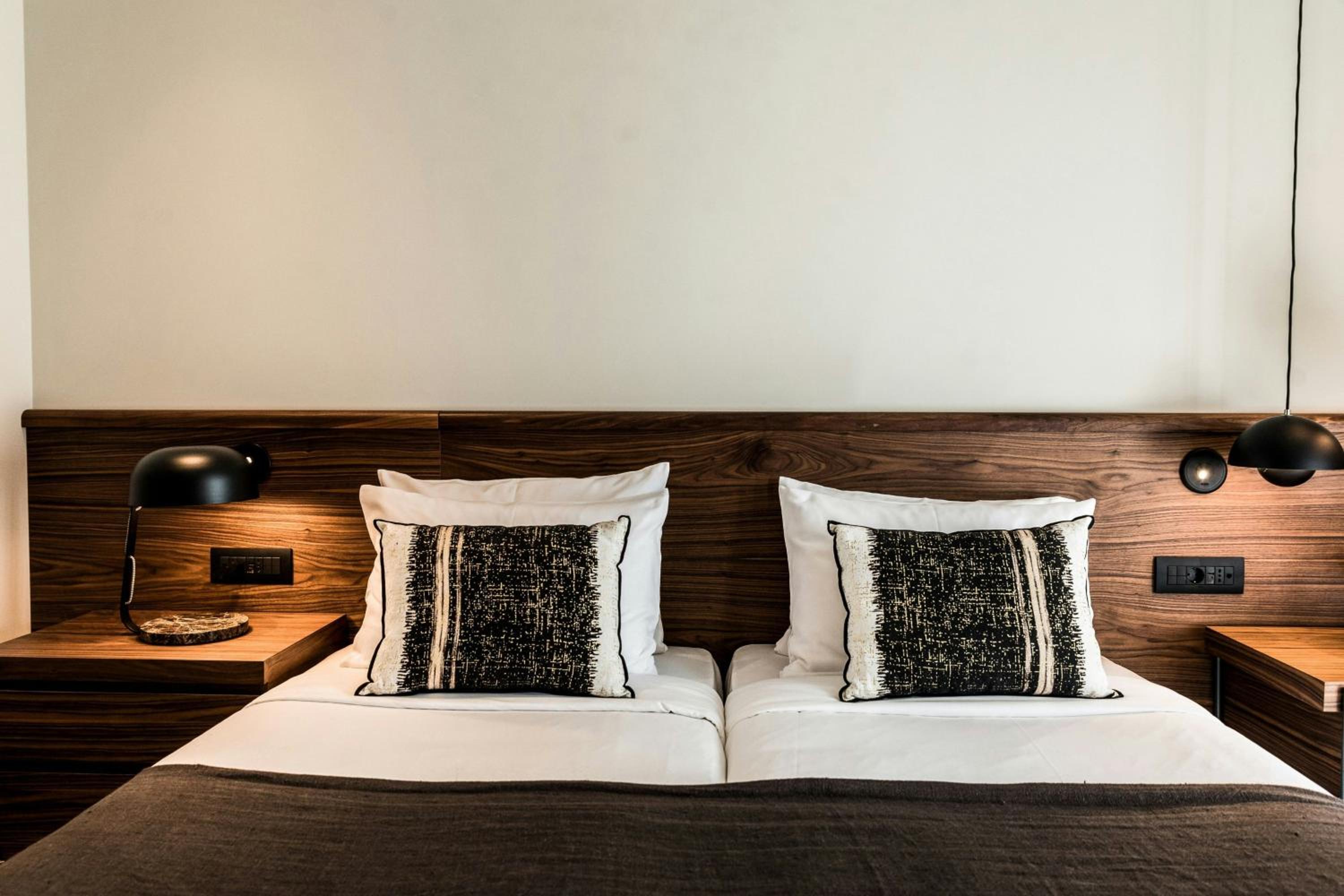 Core, 1 Bedroom Residence, 1 King, Sofa bed, Inland view thumbnail 6