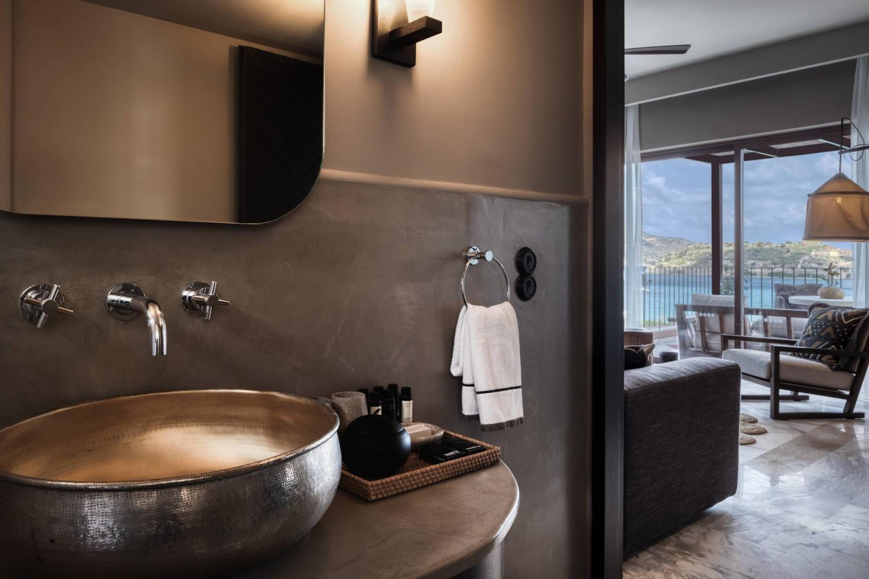 Luxury Two-Bedroom Suite with Sea View thumbnail 5