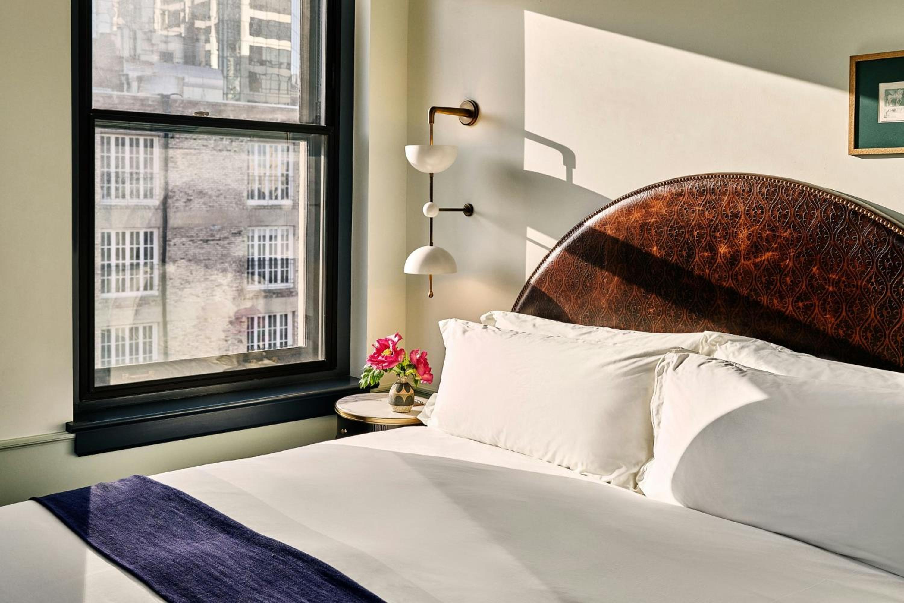 One Bedroom Suite with One King Bed (Non Smoking) (Accessible)