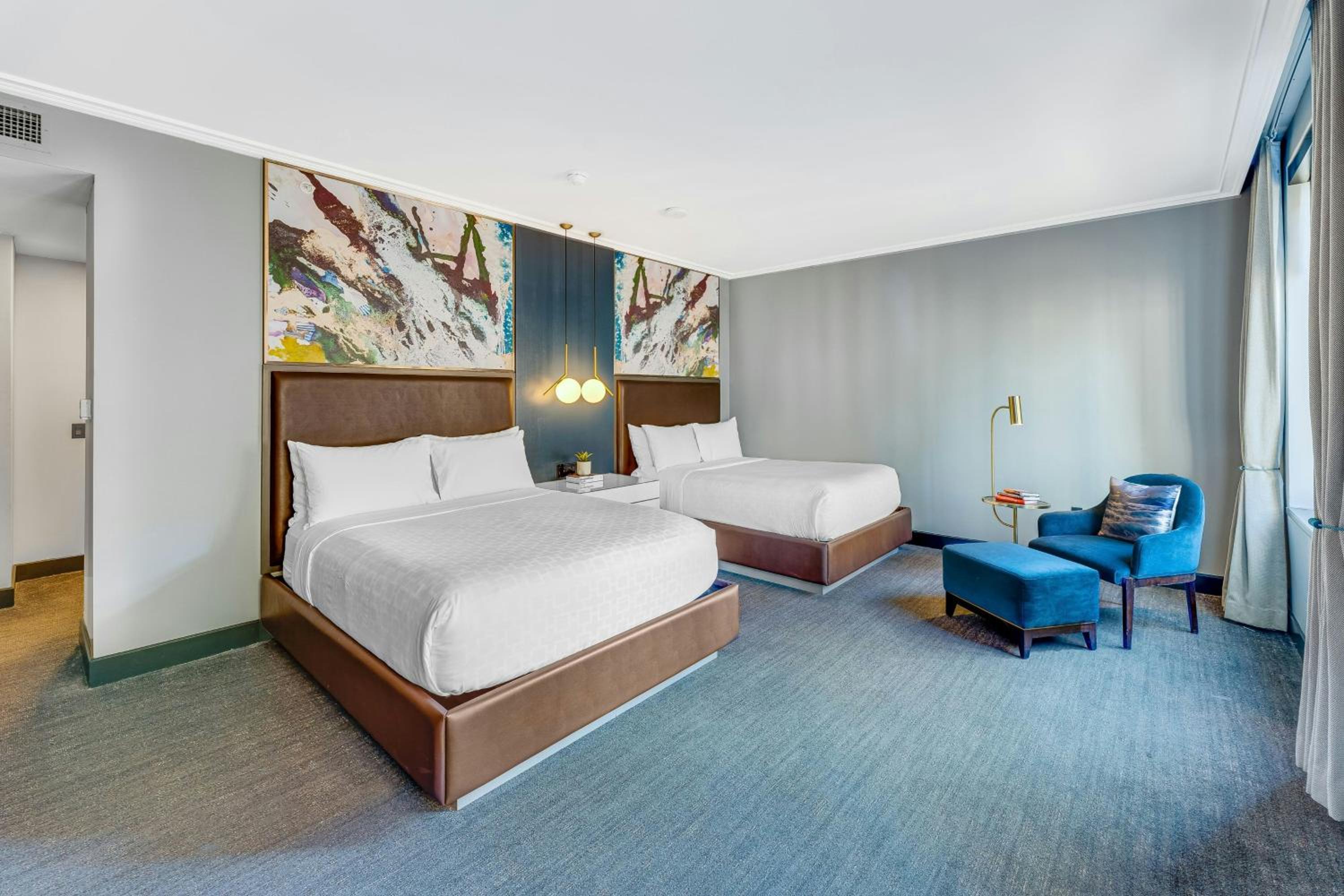 Queen Room - Mobility/Hearing Accessible with Tub photo 1
