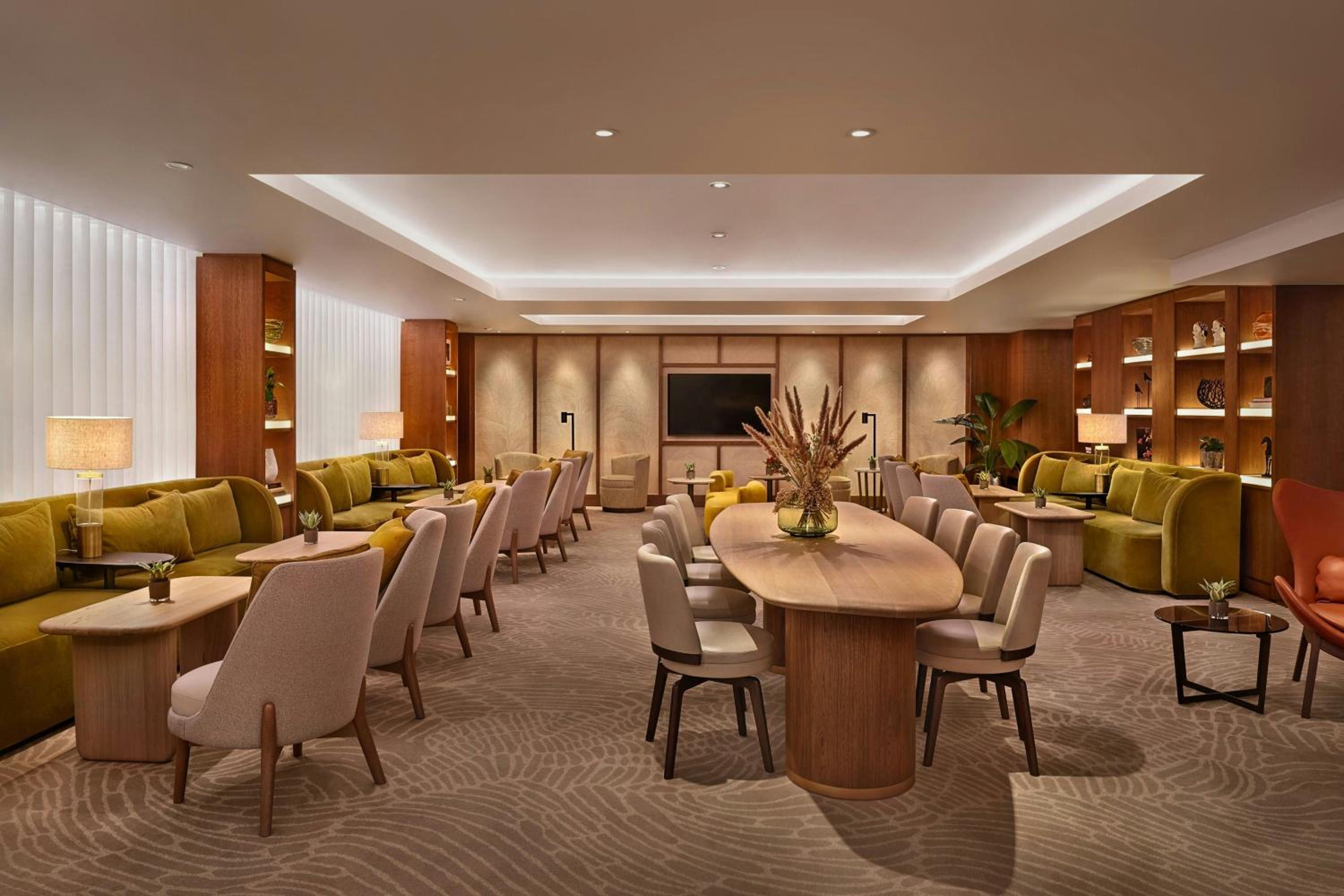 Superior Executive One-Bedroom Suite with Executive Lounge Access