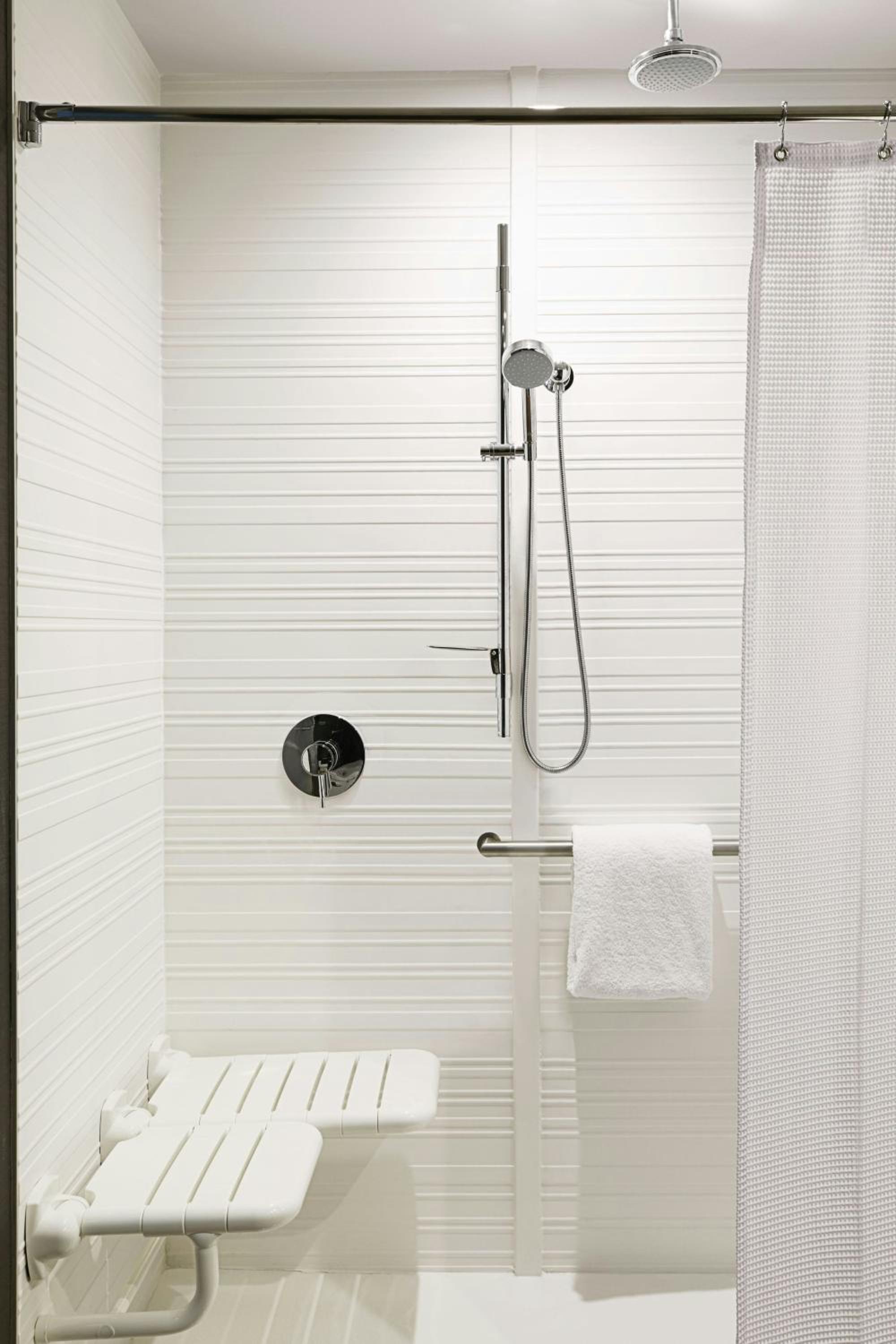 King Room with Sofa Bed and Roll-in Shower - Mobility Accessible photo 2