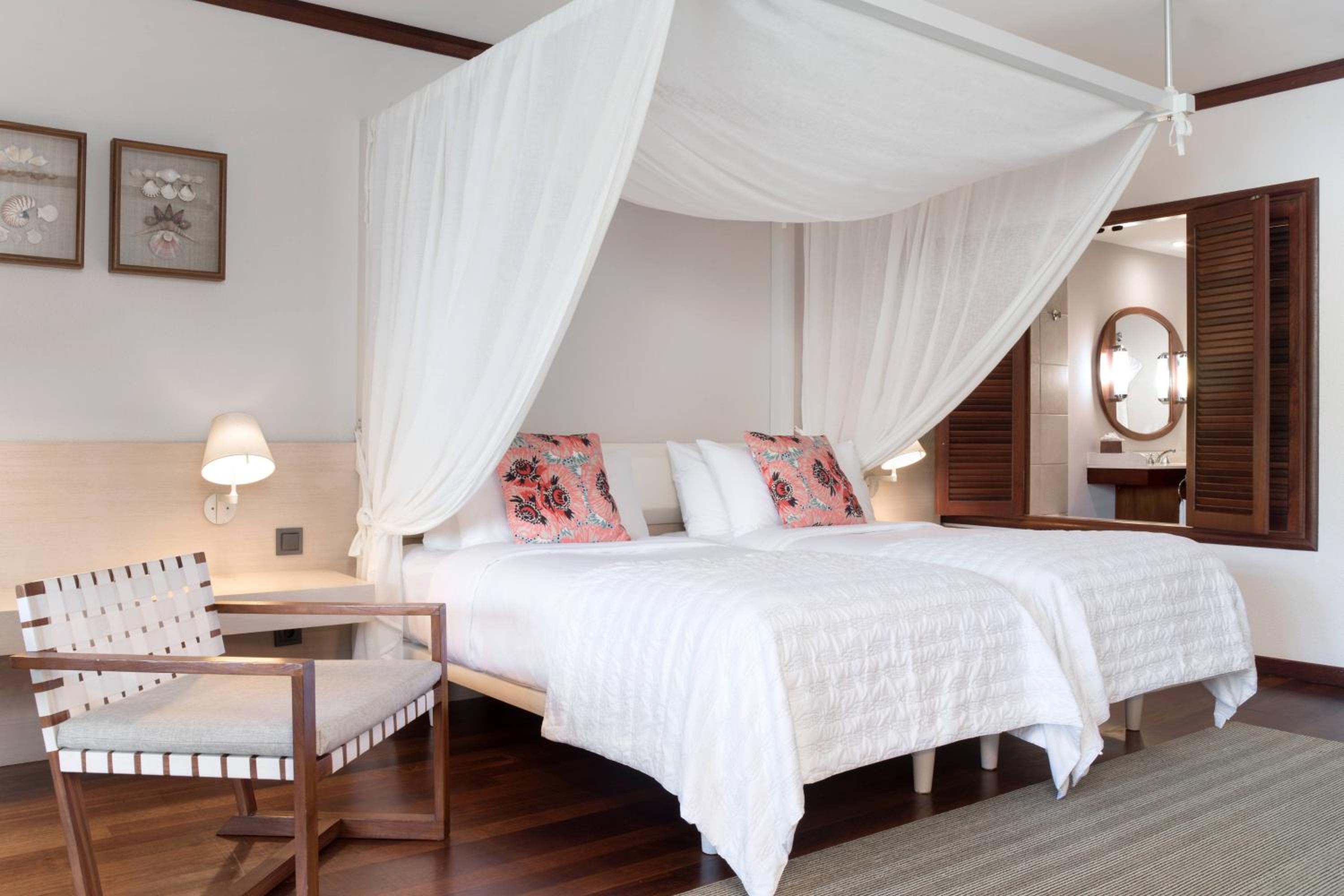 Guest Room, 2 Twins, Poolside View, Balcony