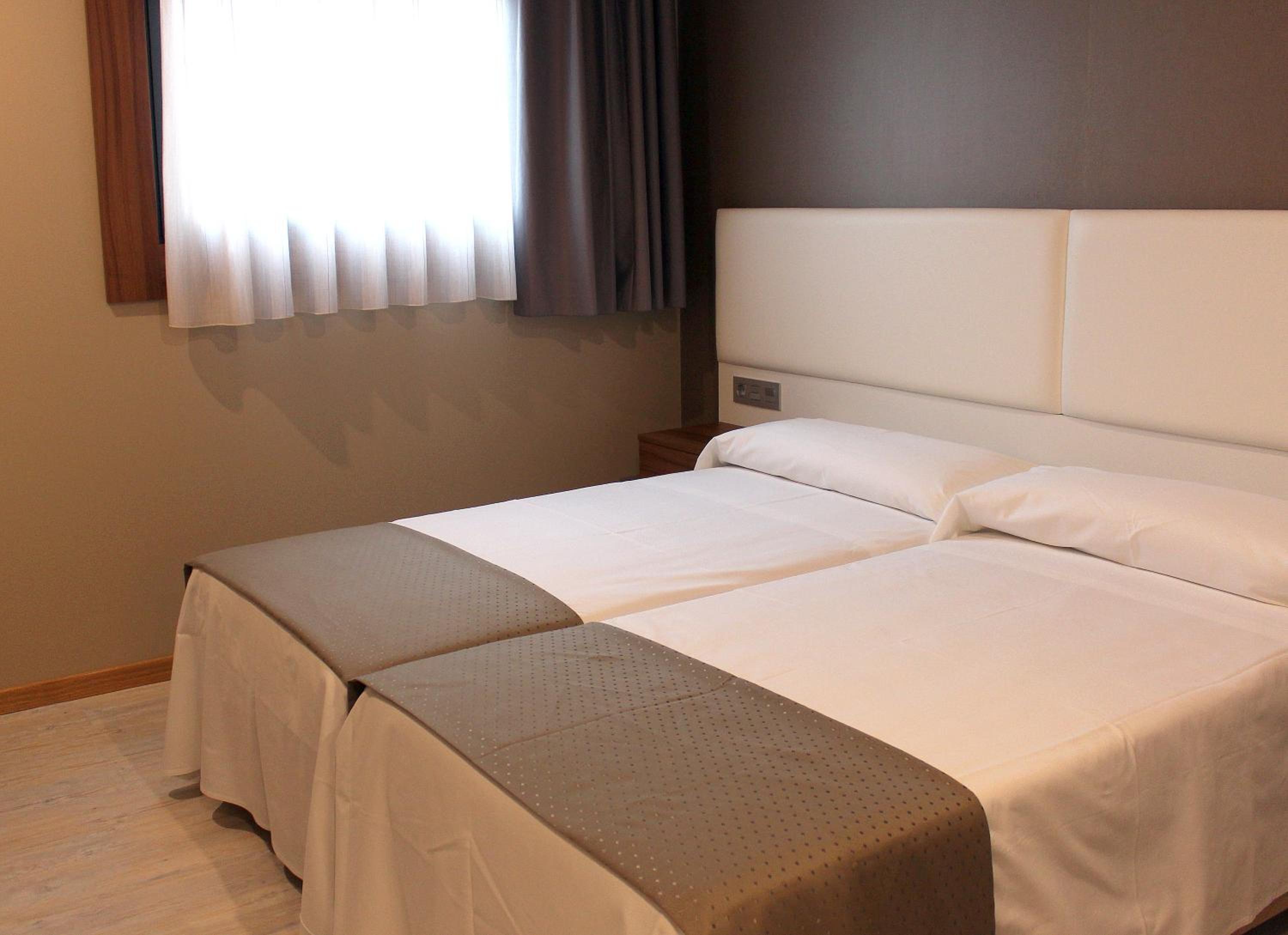 Twin Room - Photo 6