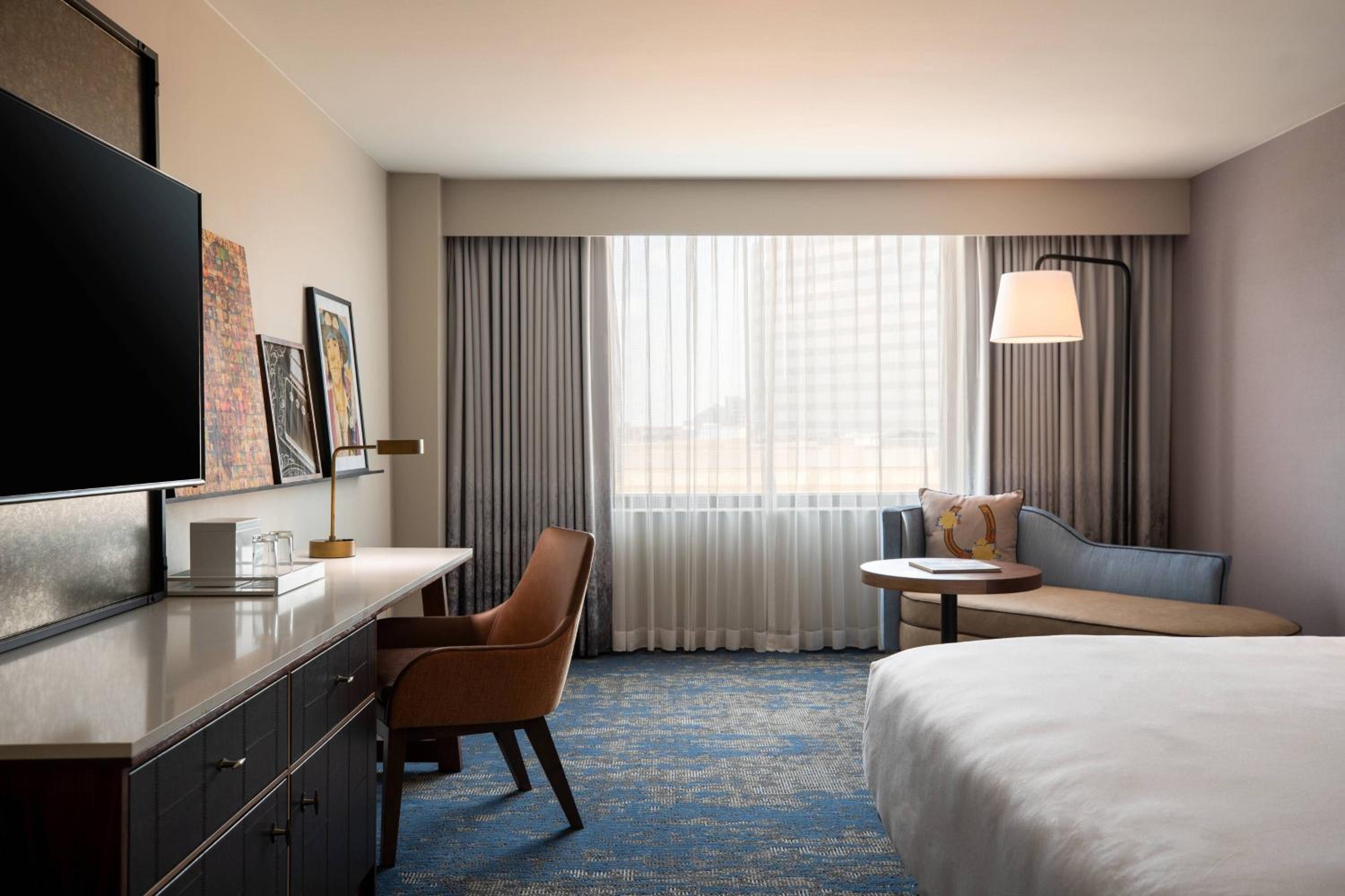 Concierge Level King Room - Hearing Accessible photo 3