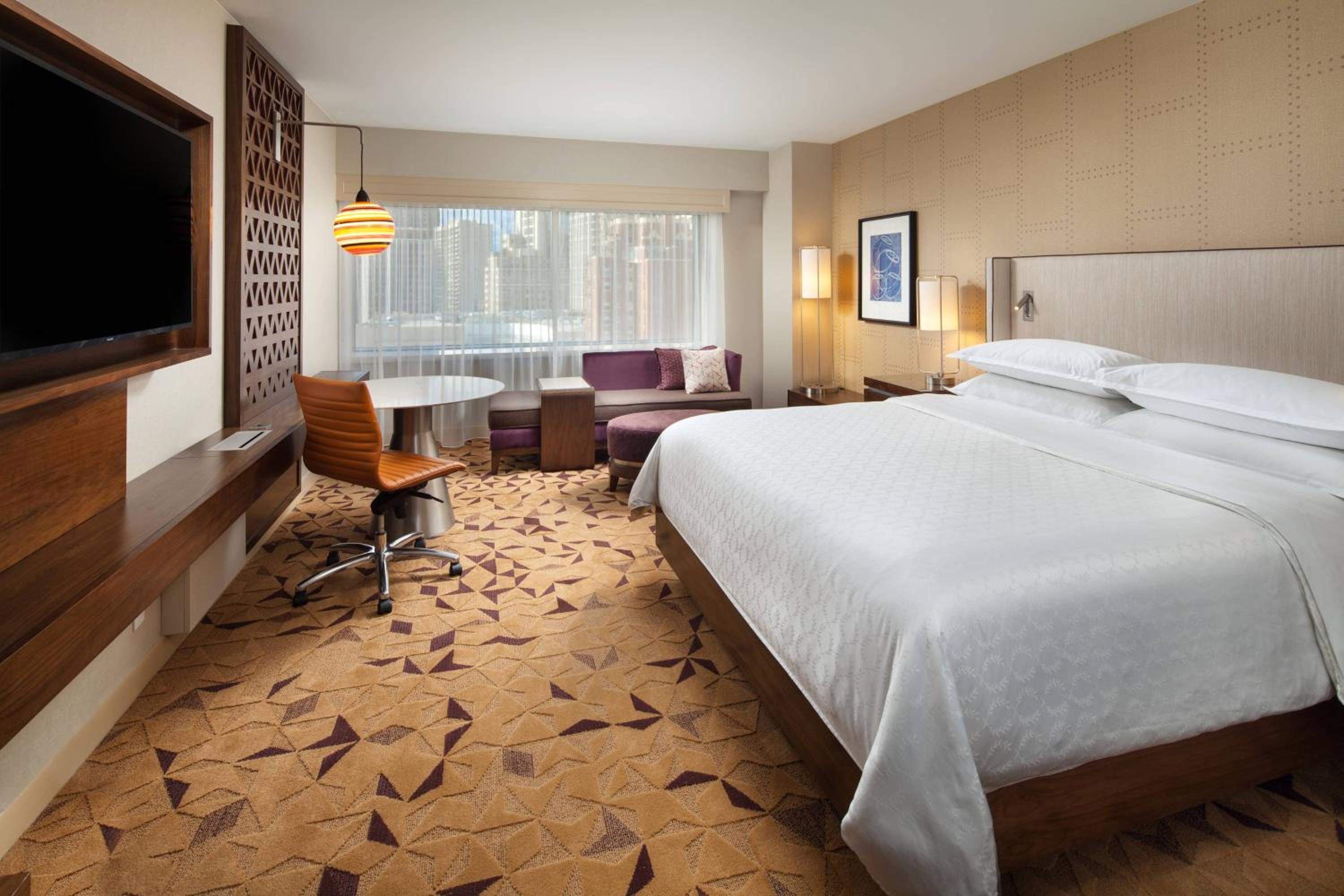 King Room with Adapted Tub - Mobility and Hearing Accessible - Photo 3