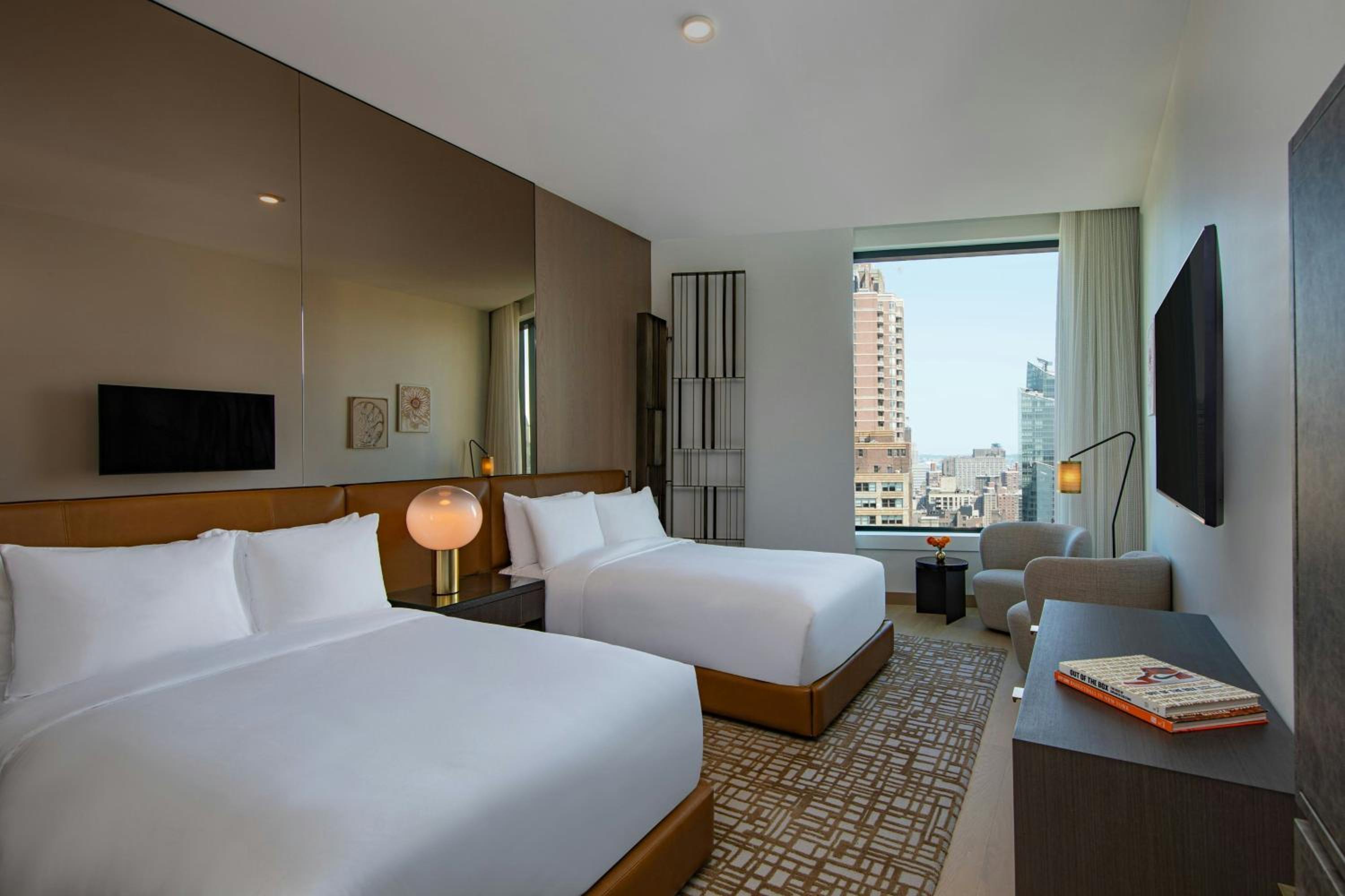 Fifth Avenue Two-Bedroom Penthouse with Downtown View thumbnail 5