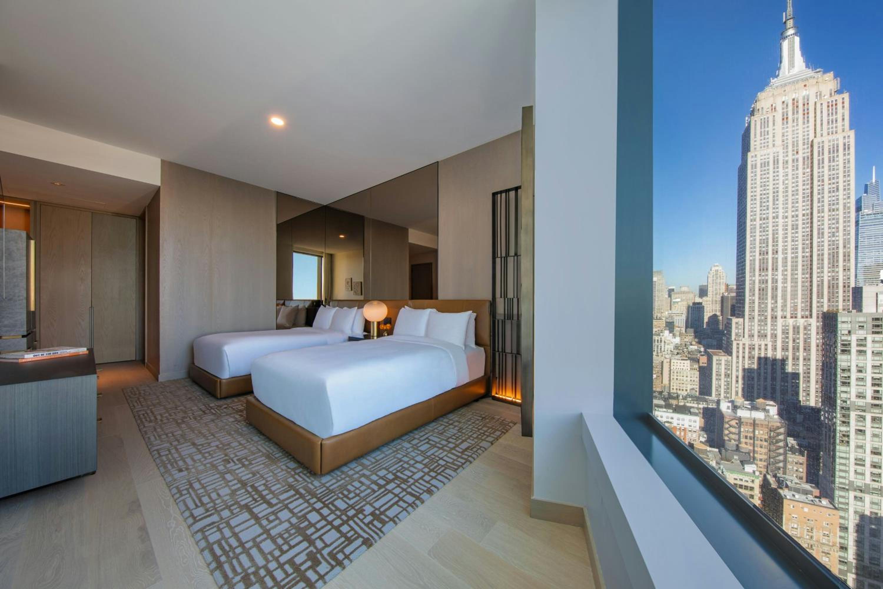 Fifth Avenue Two-Bedroom Penthouse with Downtown View thumbnail 6