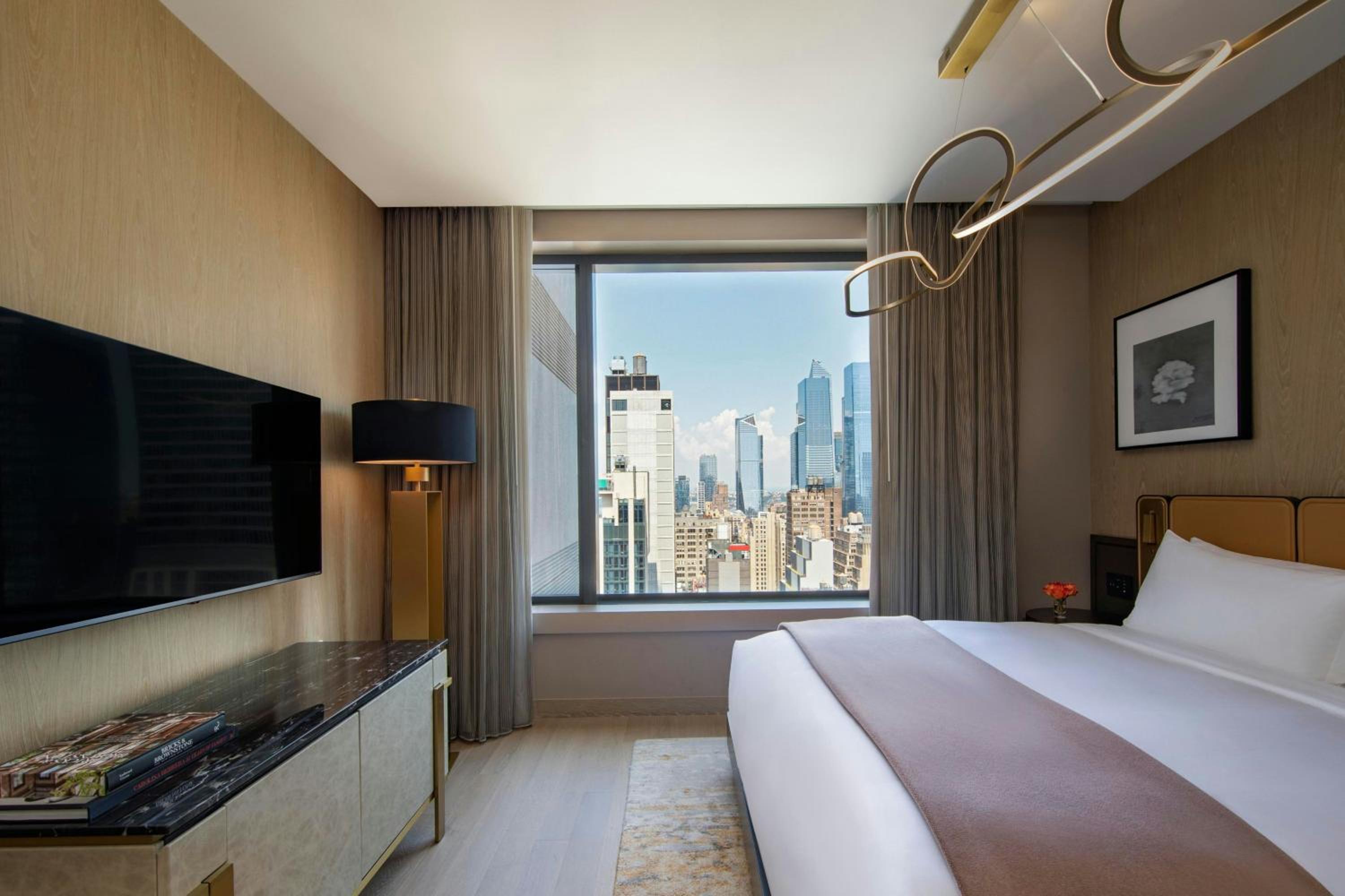 Hudson King Room - High Floor/Hearing Accessible