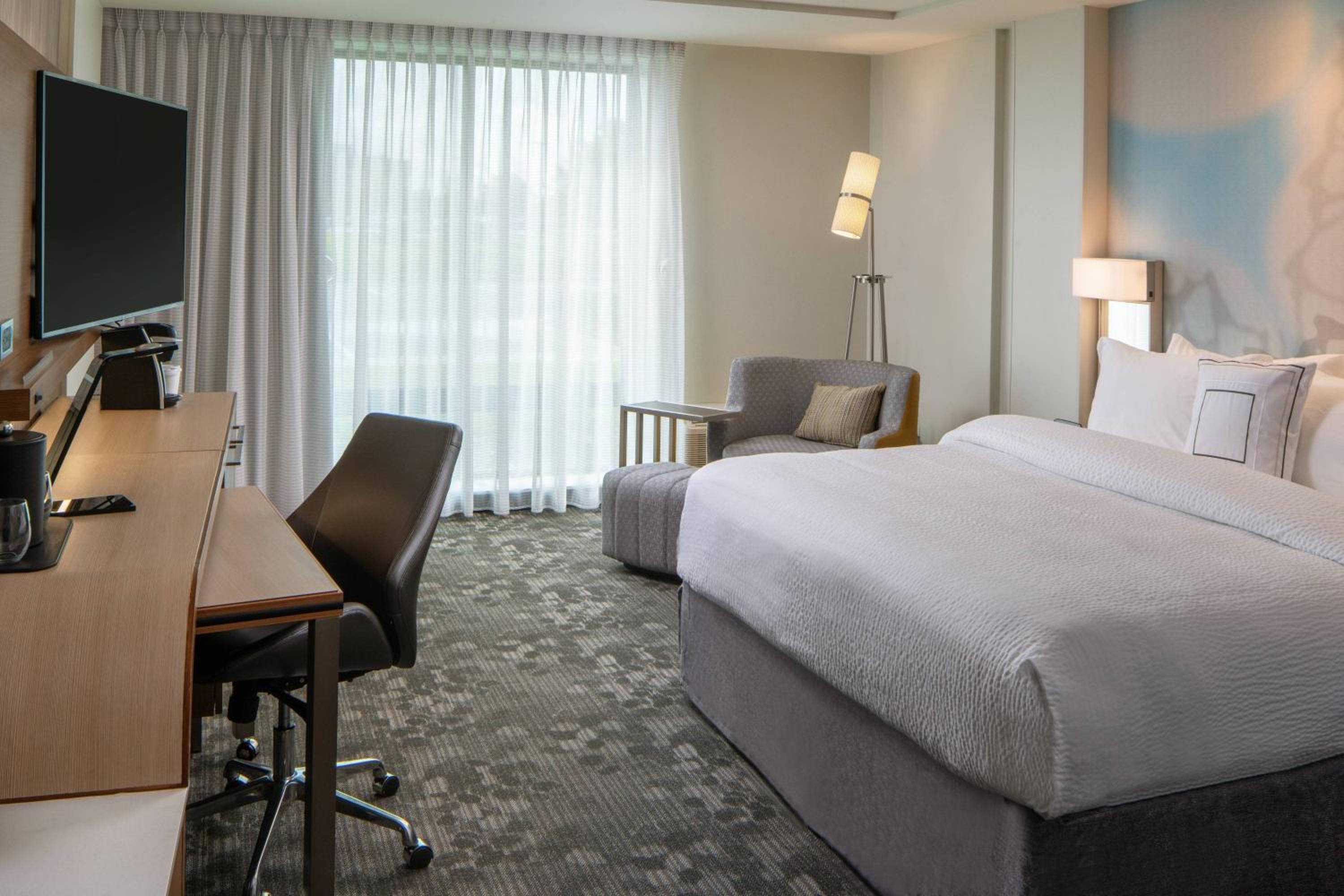 King Room with Sofa Bed - Hearing Accessible - Photo 1