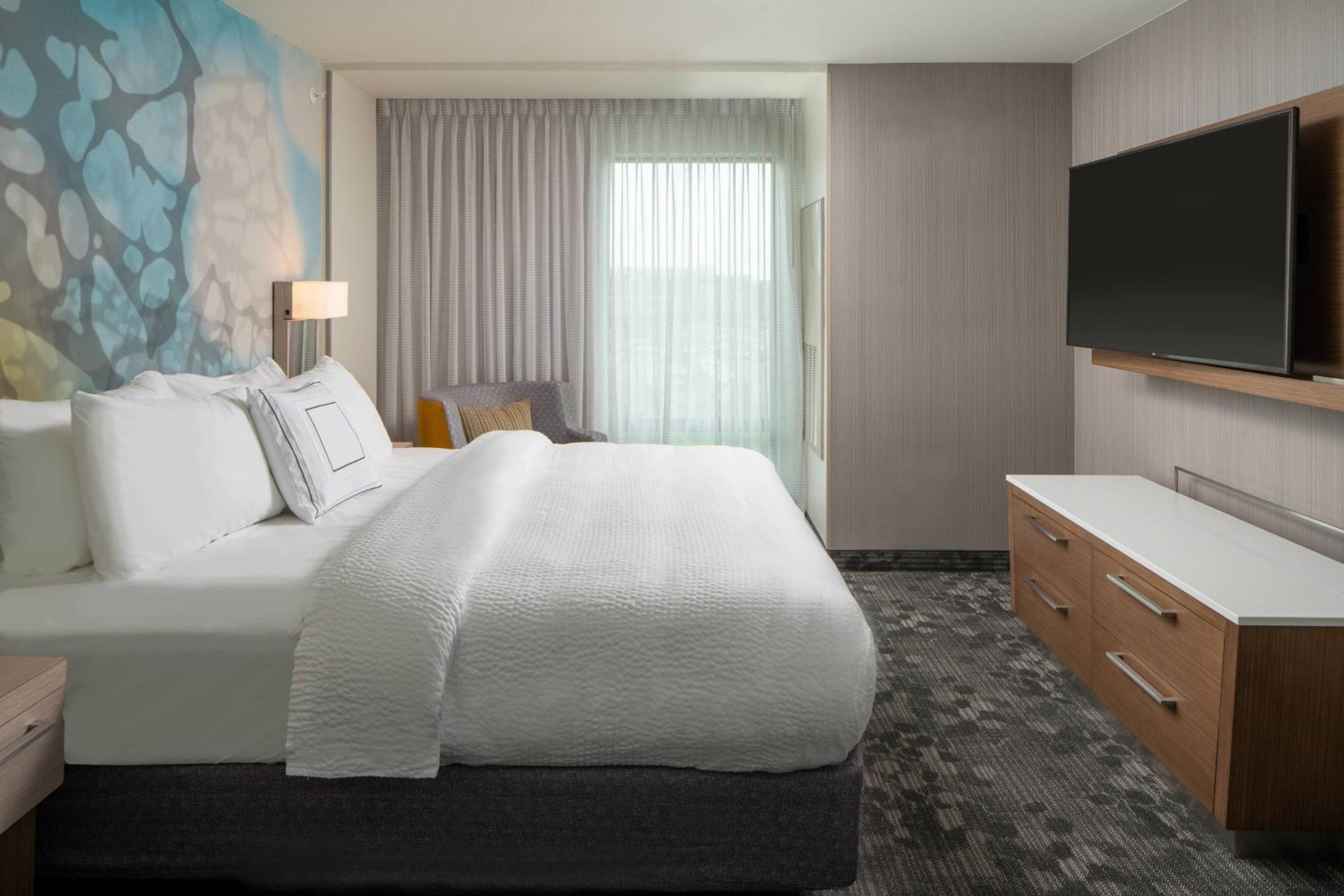One-Bedroom King Suite with Roll-In Shower and Sofa Bed - Mobility Access/Hearing Accessible - Photo 2