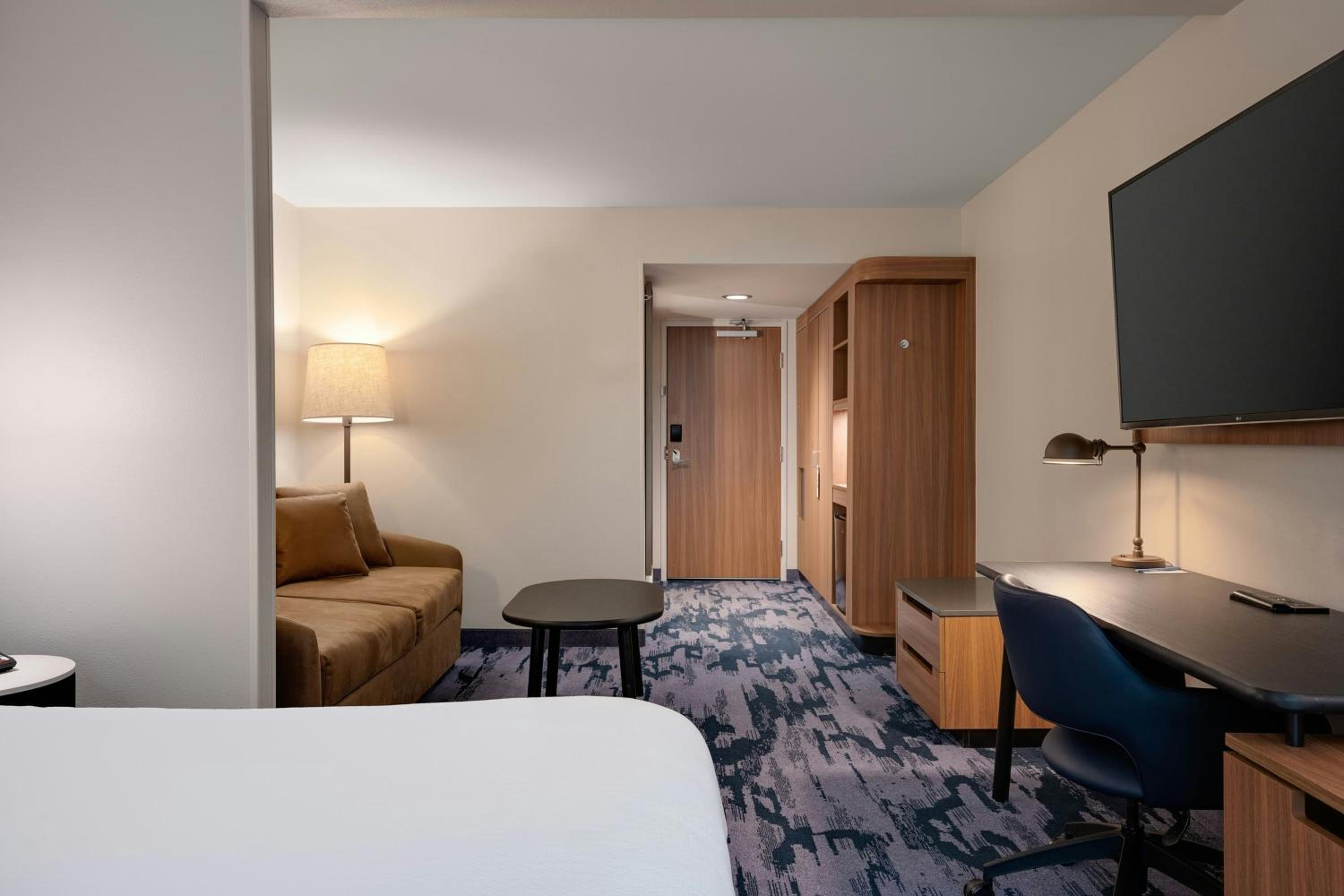 King Room with Roll-In Shower - Mobility Accessible photo 1