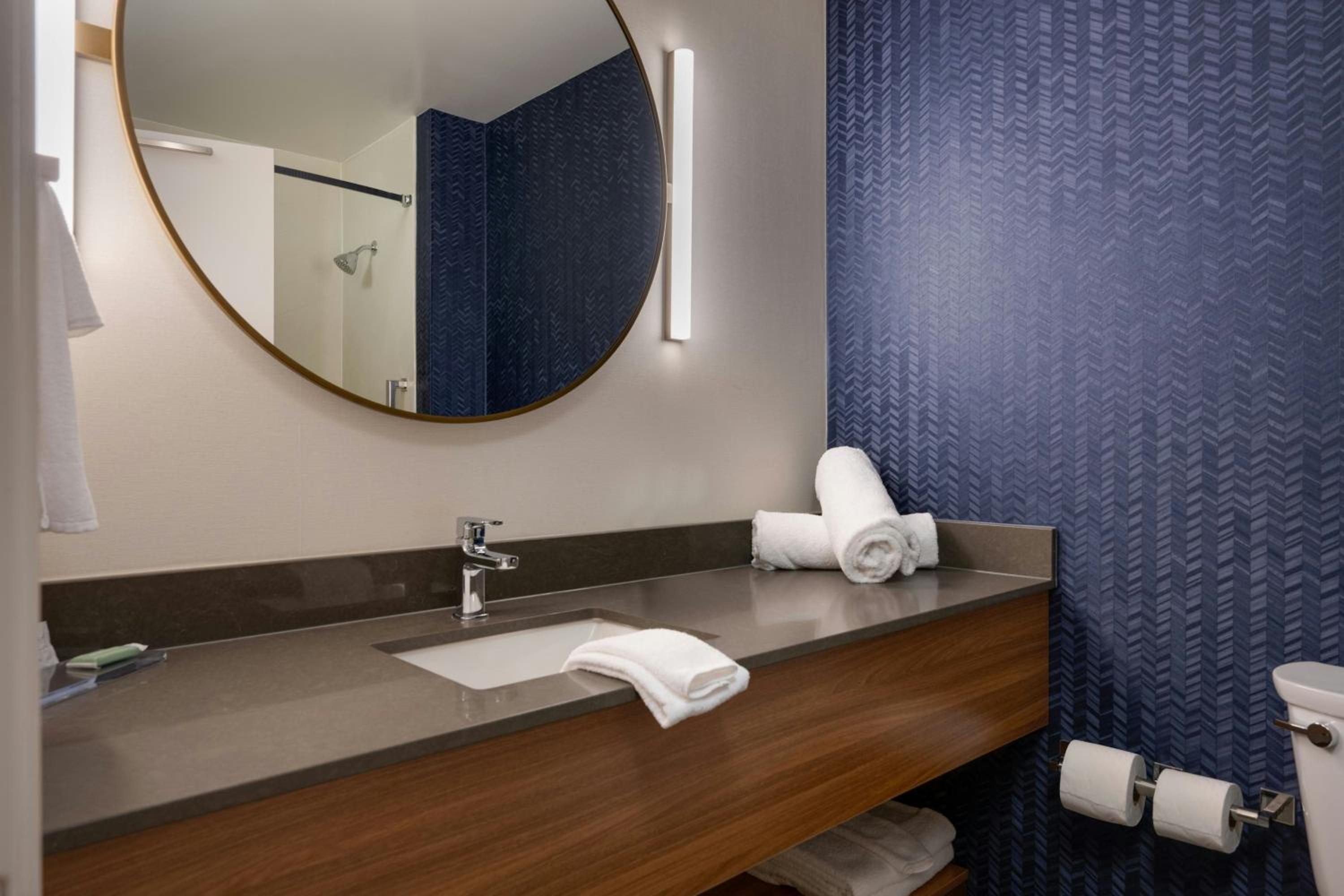Queen Room with Two Queen Beds and Bathtub - Mobility Access - Photo 4