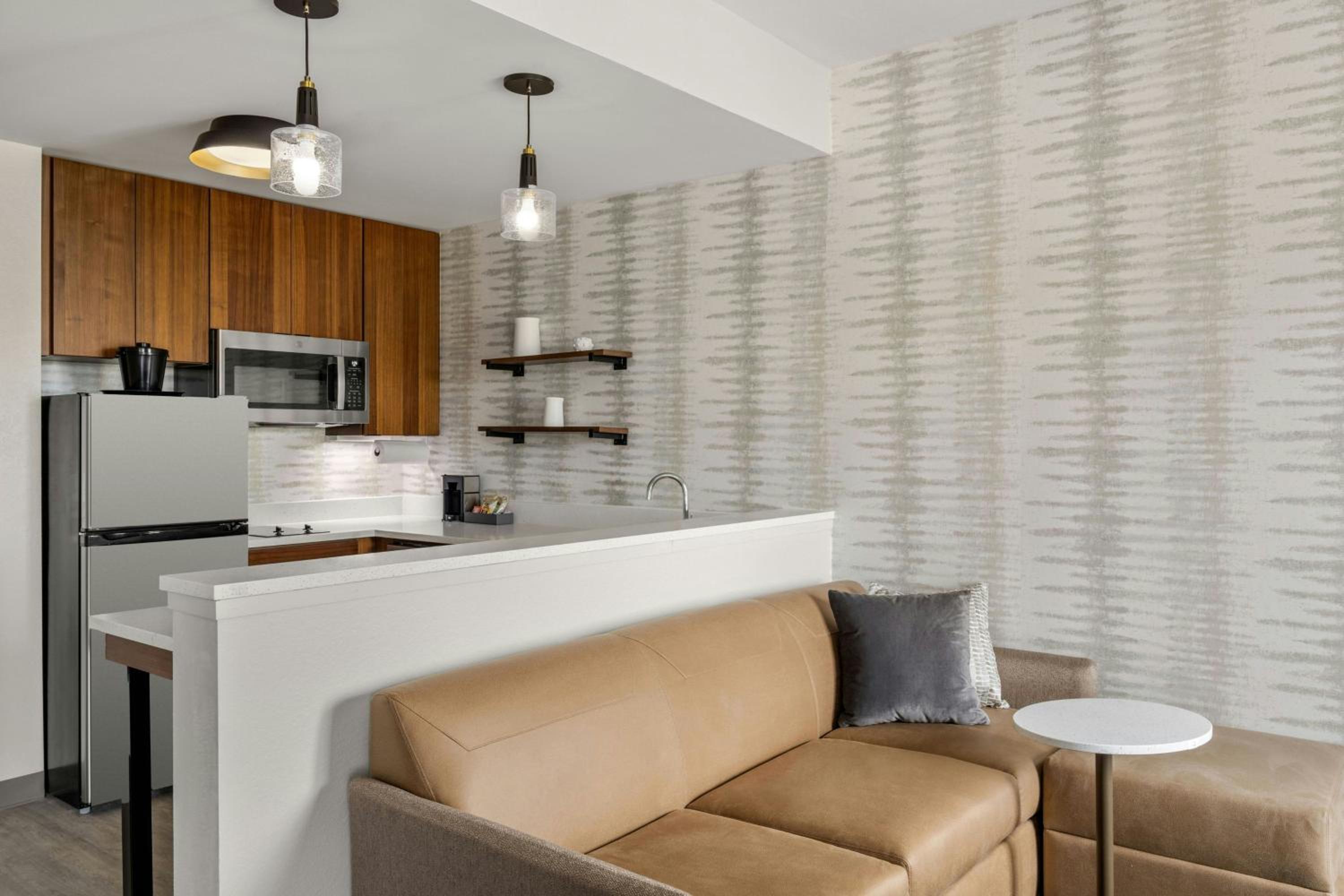 Studio King Room with Sofa Bed - Hearing Accessible - Photo 5